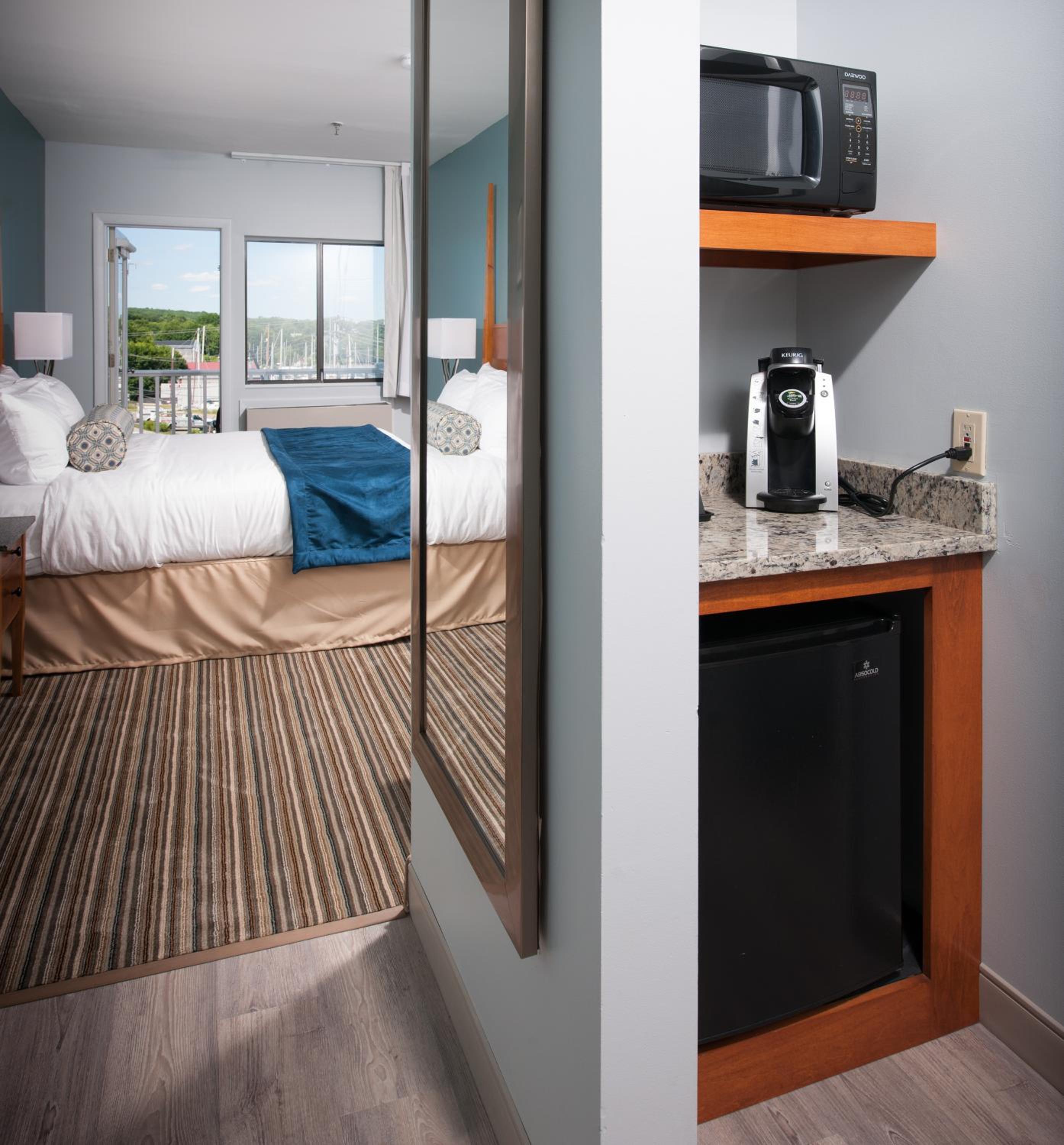King Room With Harbor View - Accessible photo 1