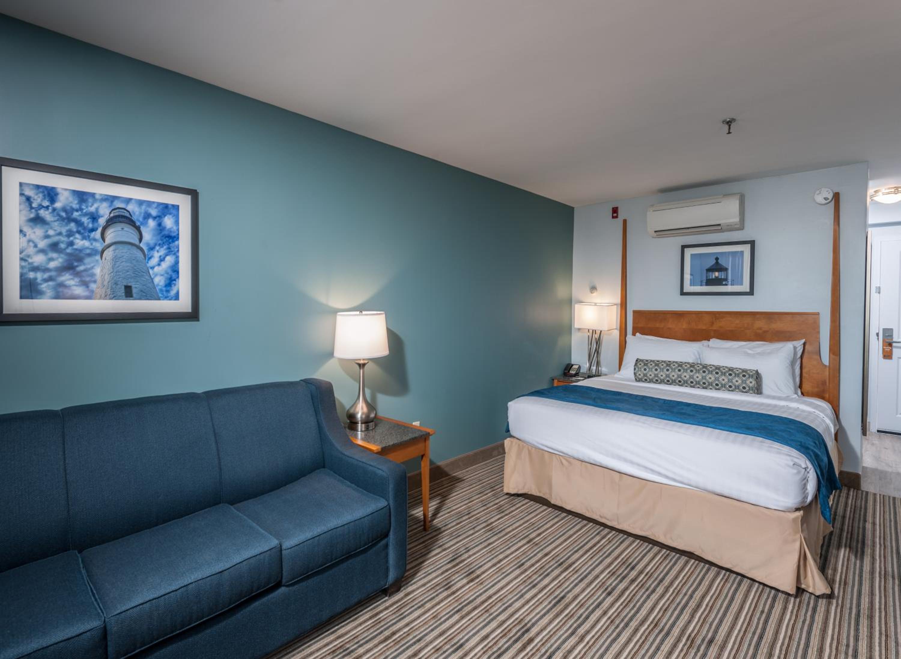 King Room With Harbor View - Accessible photo 3