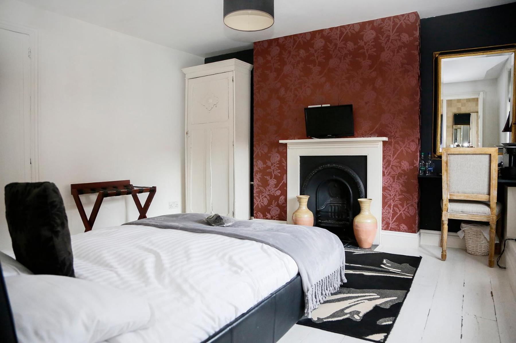 Standard Double Room - Photo 17