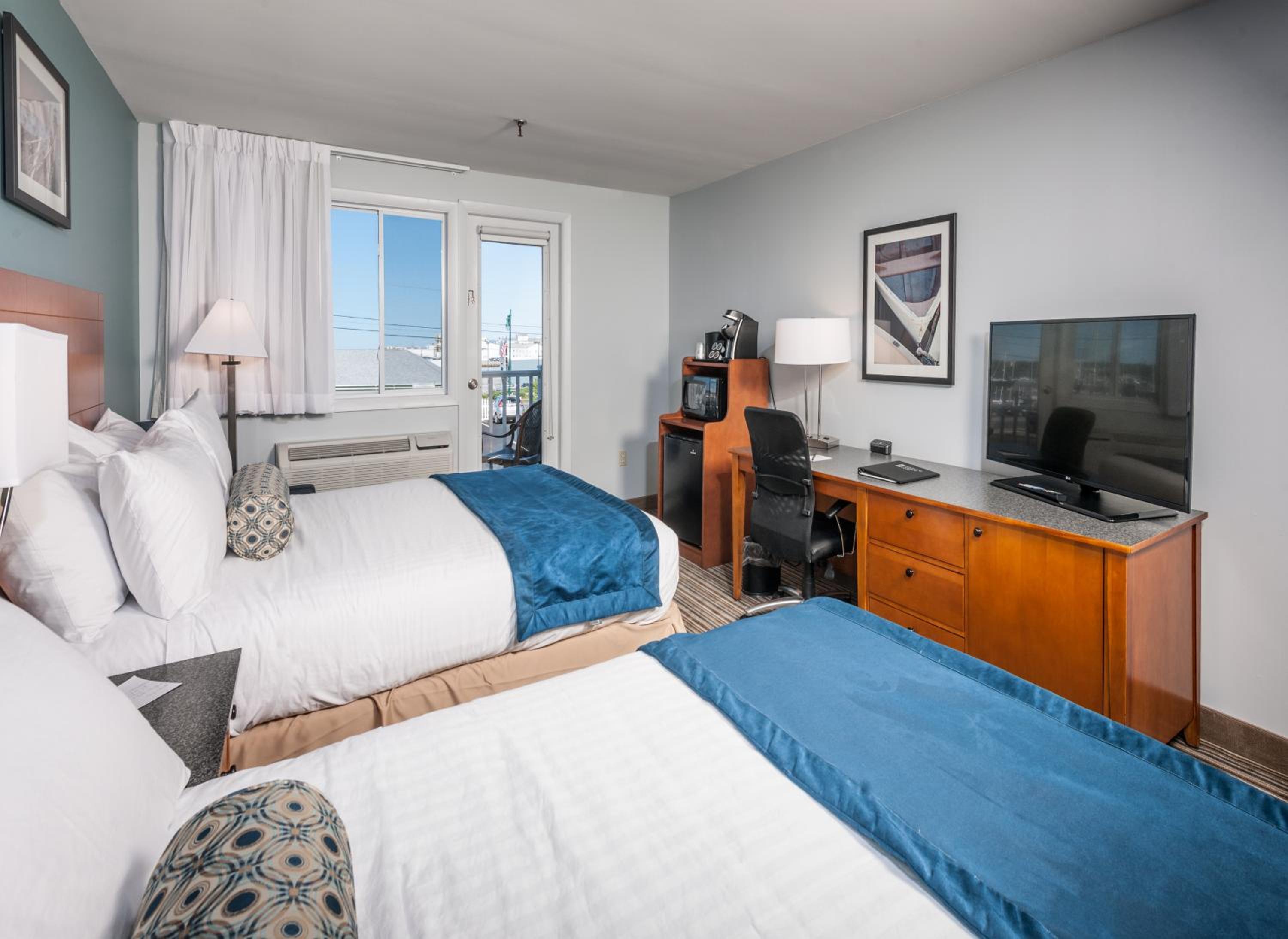 Two Queen Beds With Harbor View - Accessible photo 2