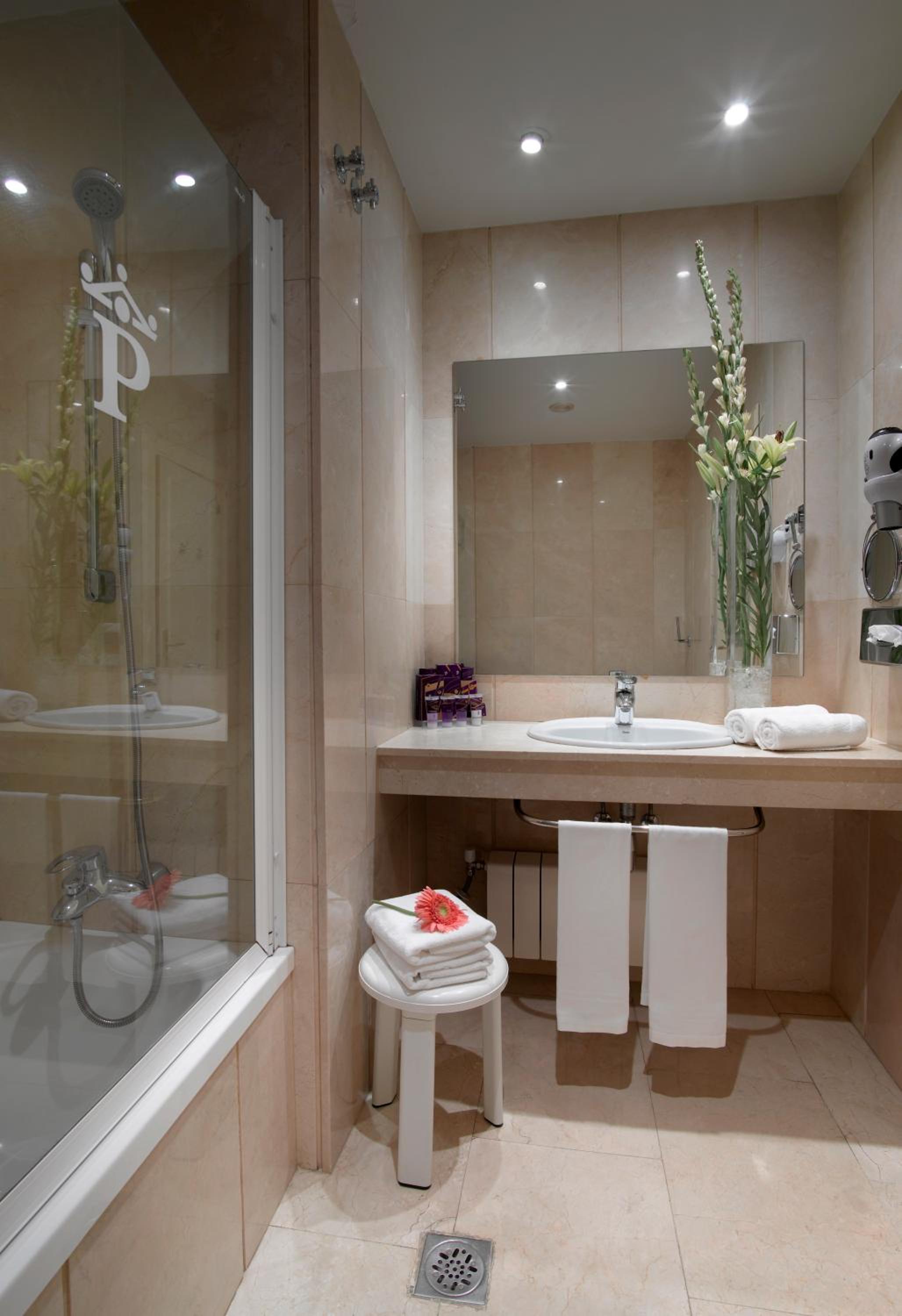 Standard Double Room - Photo 5