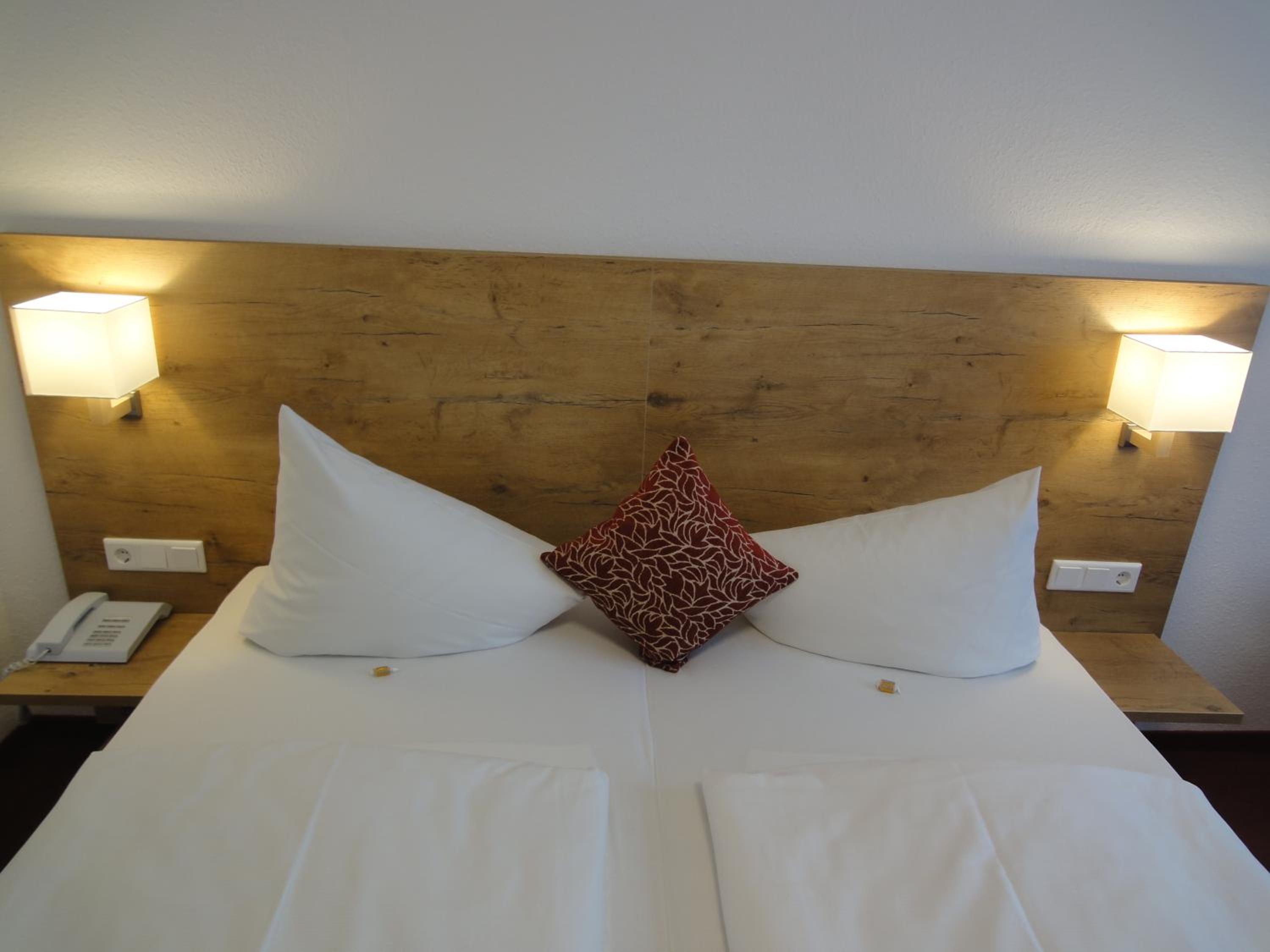 Large Double Room - Photo 2