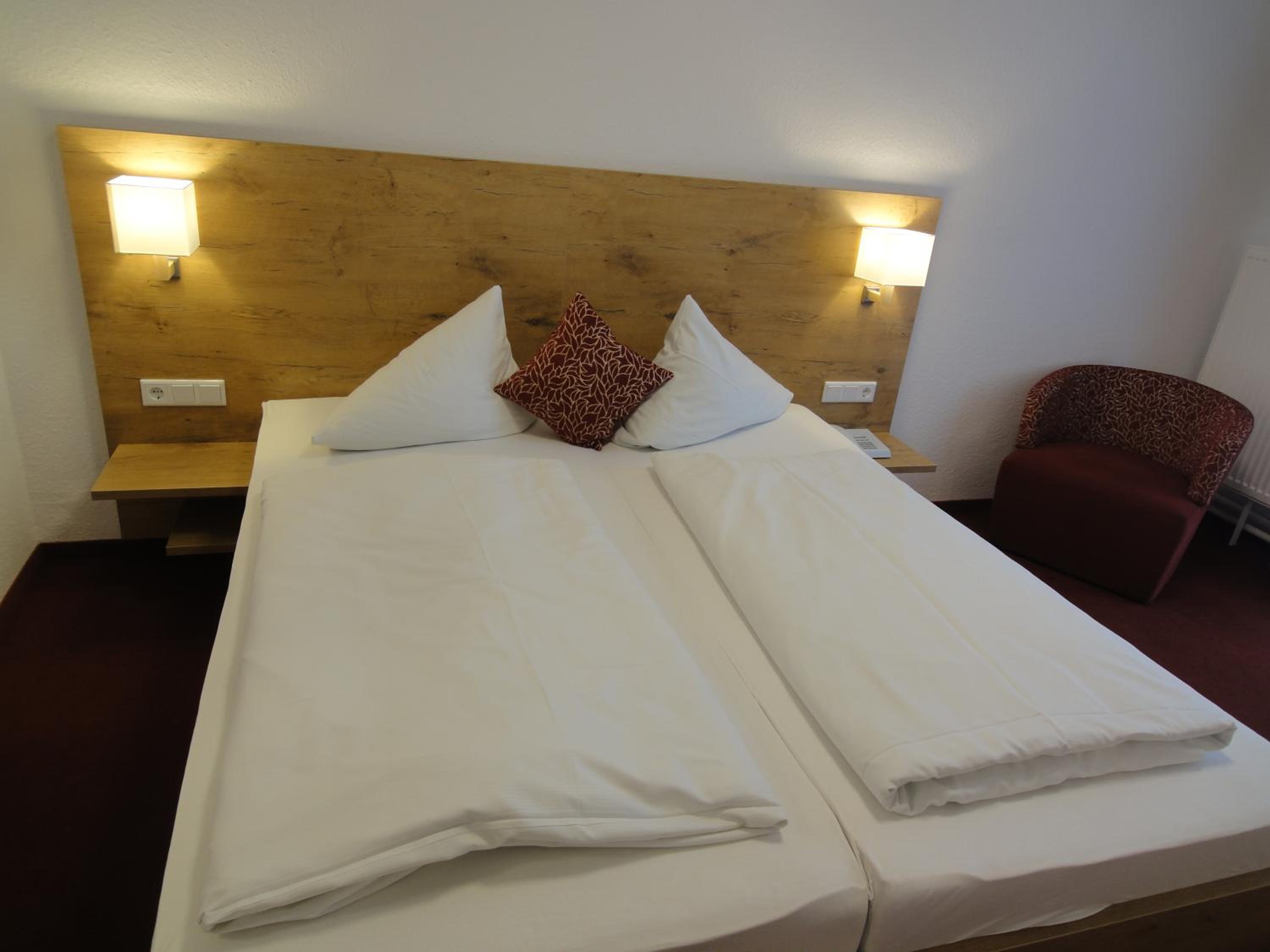 Large Double Room - Photo 4