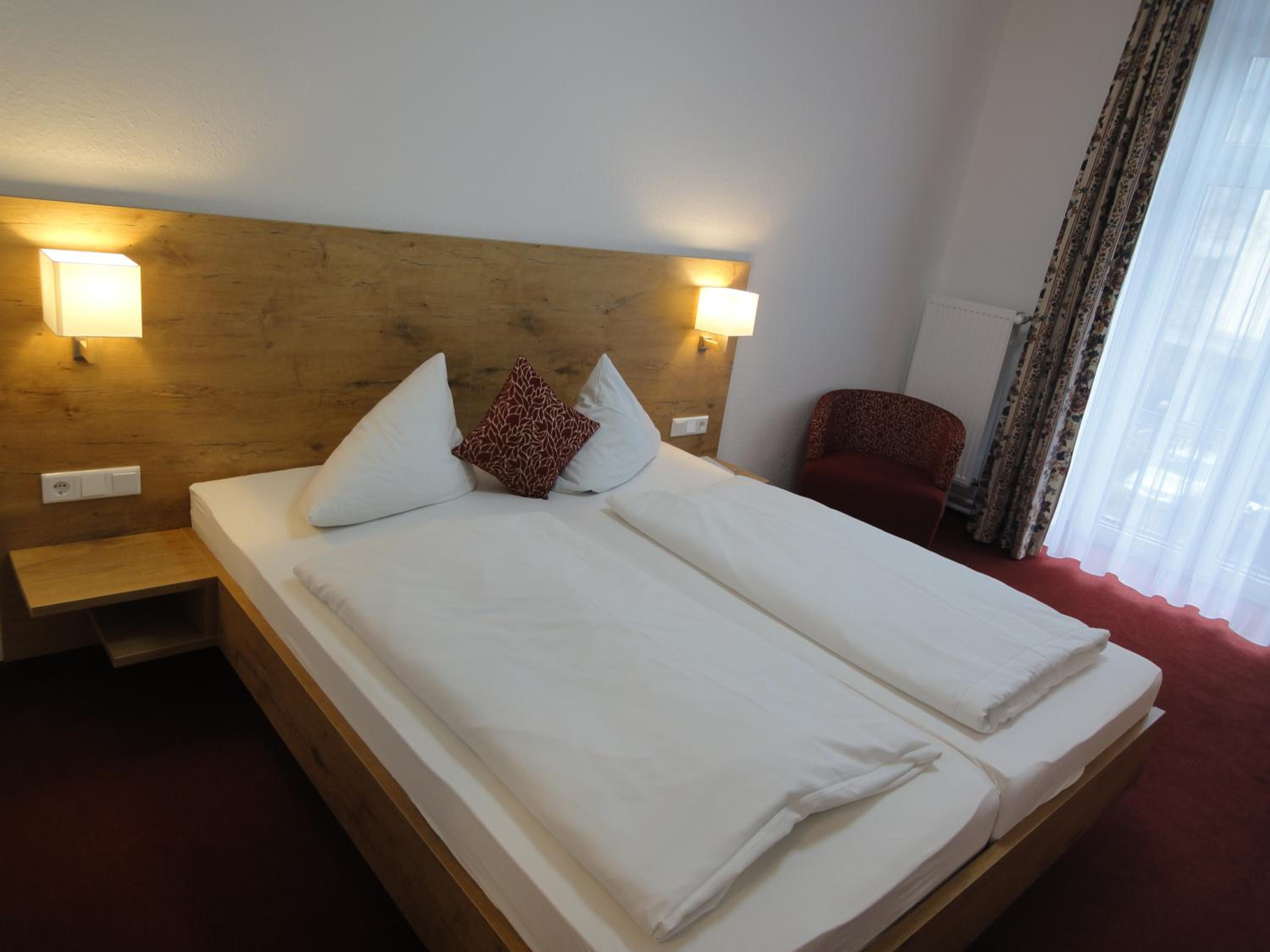 Large Double Room - Photo 10
