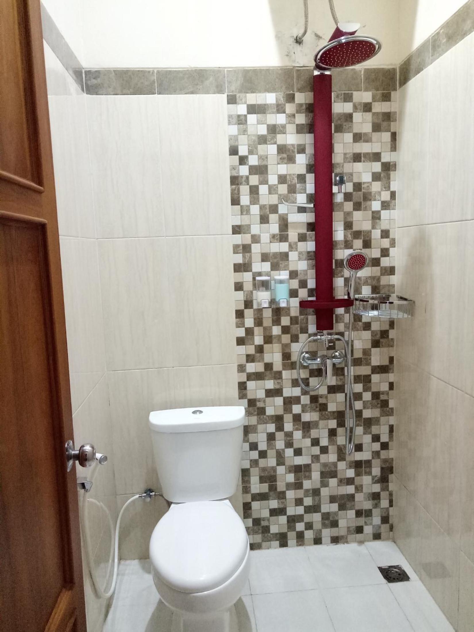 Three-Bedroom Suite - Photo 4