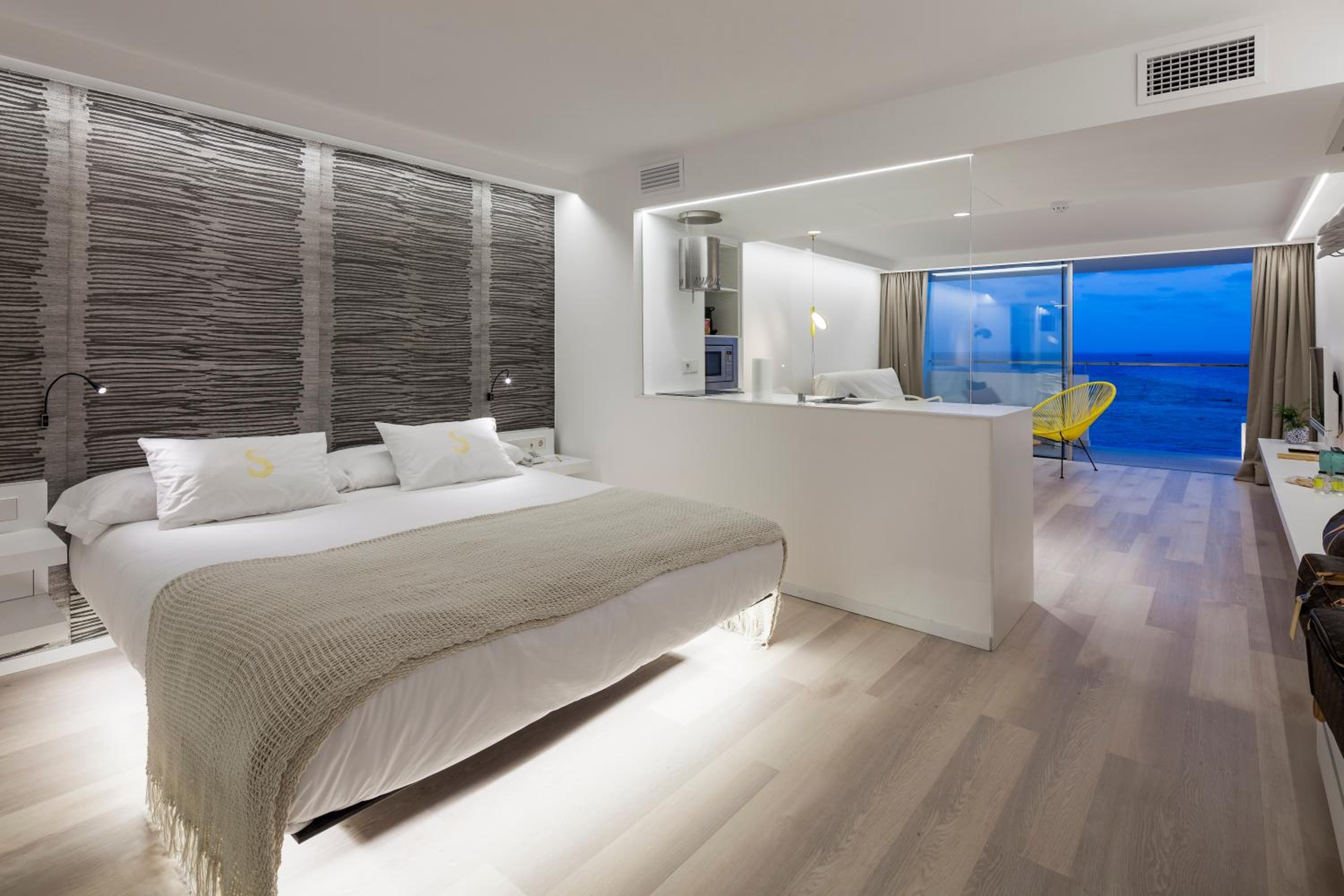 Studio Apartment with Sea View Higher Floors