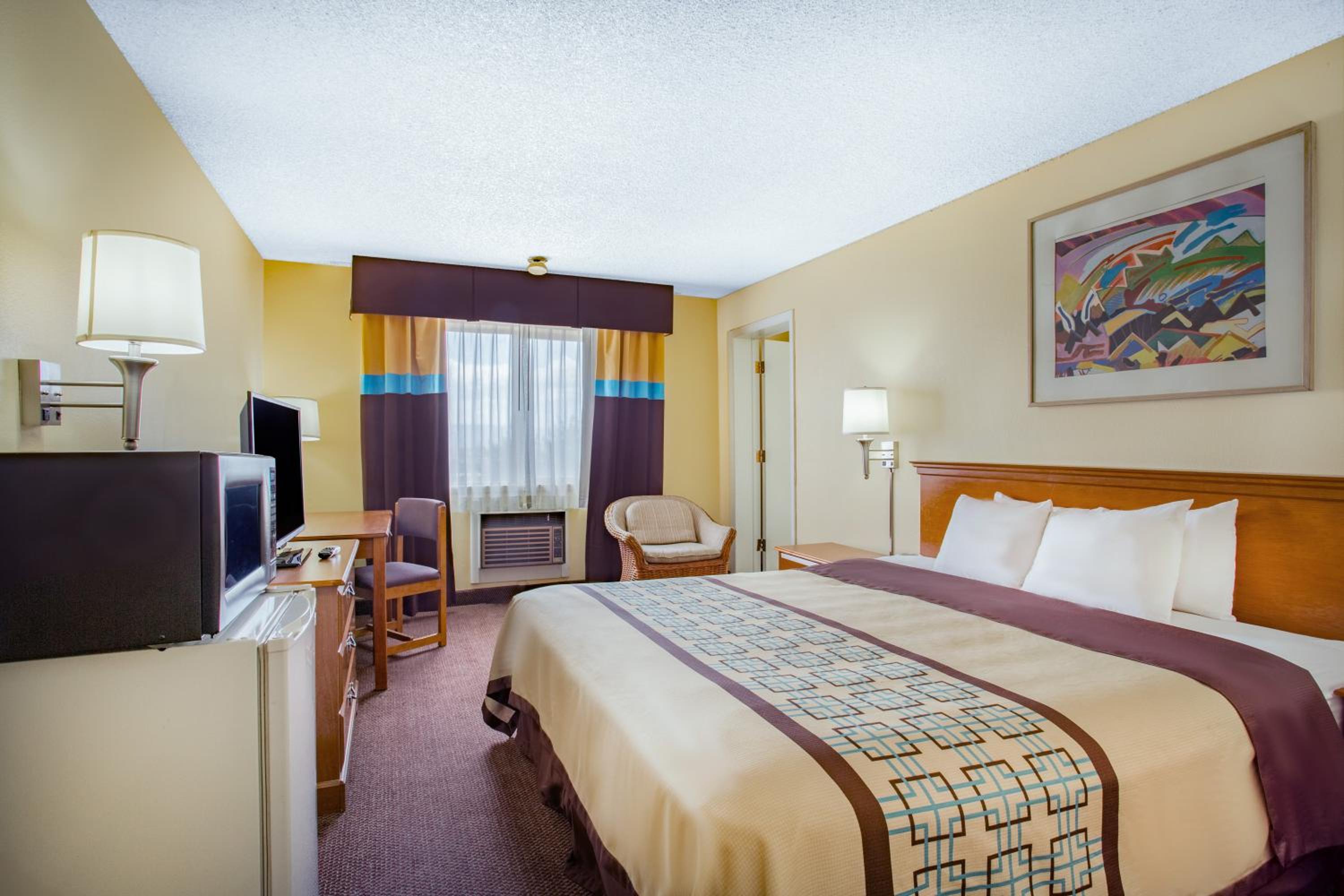 King Room - Non-Smoking - Photo 2