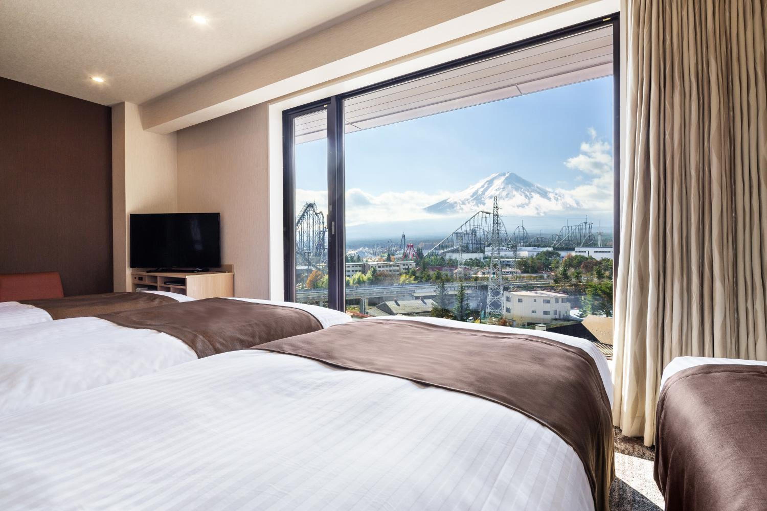 Quadruple Room with Mt. Fuji View photo 2