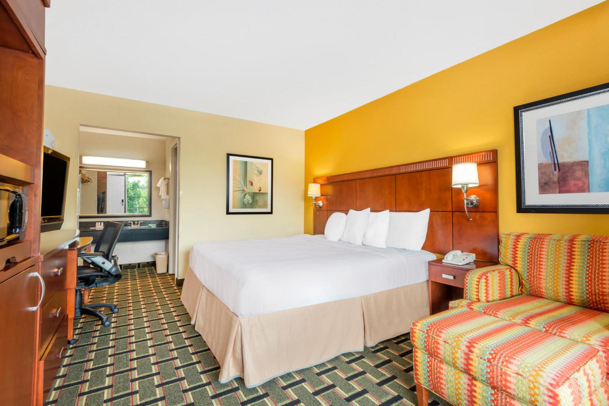 King Room - Non-Smoking - Photo 1