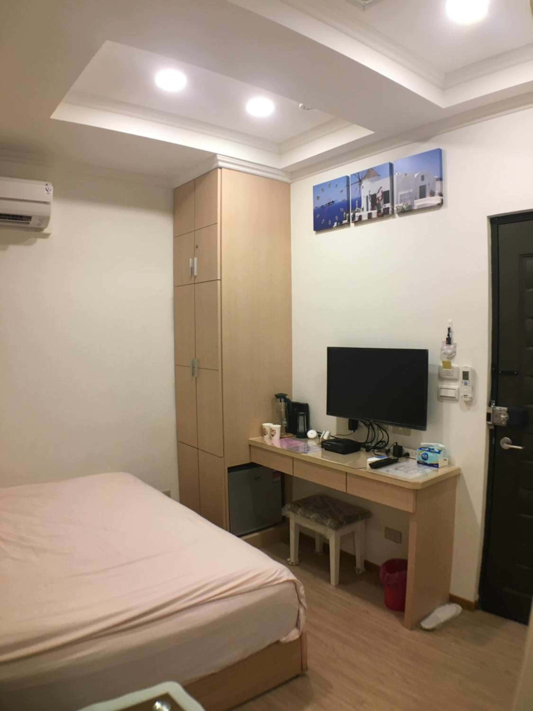 Standard Queen Room photo 3