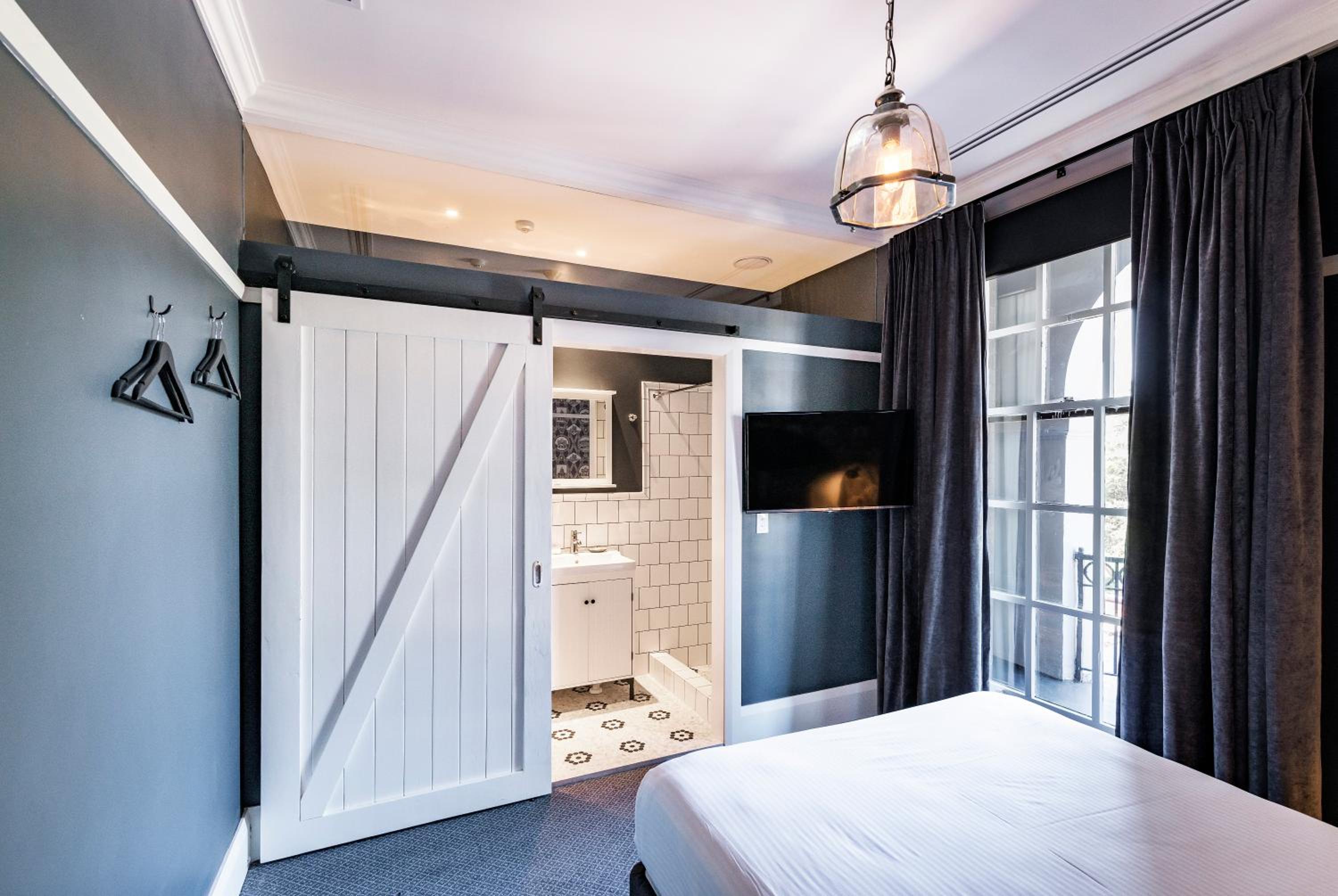 Queen Room with Garden View