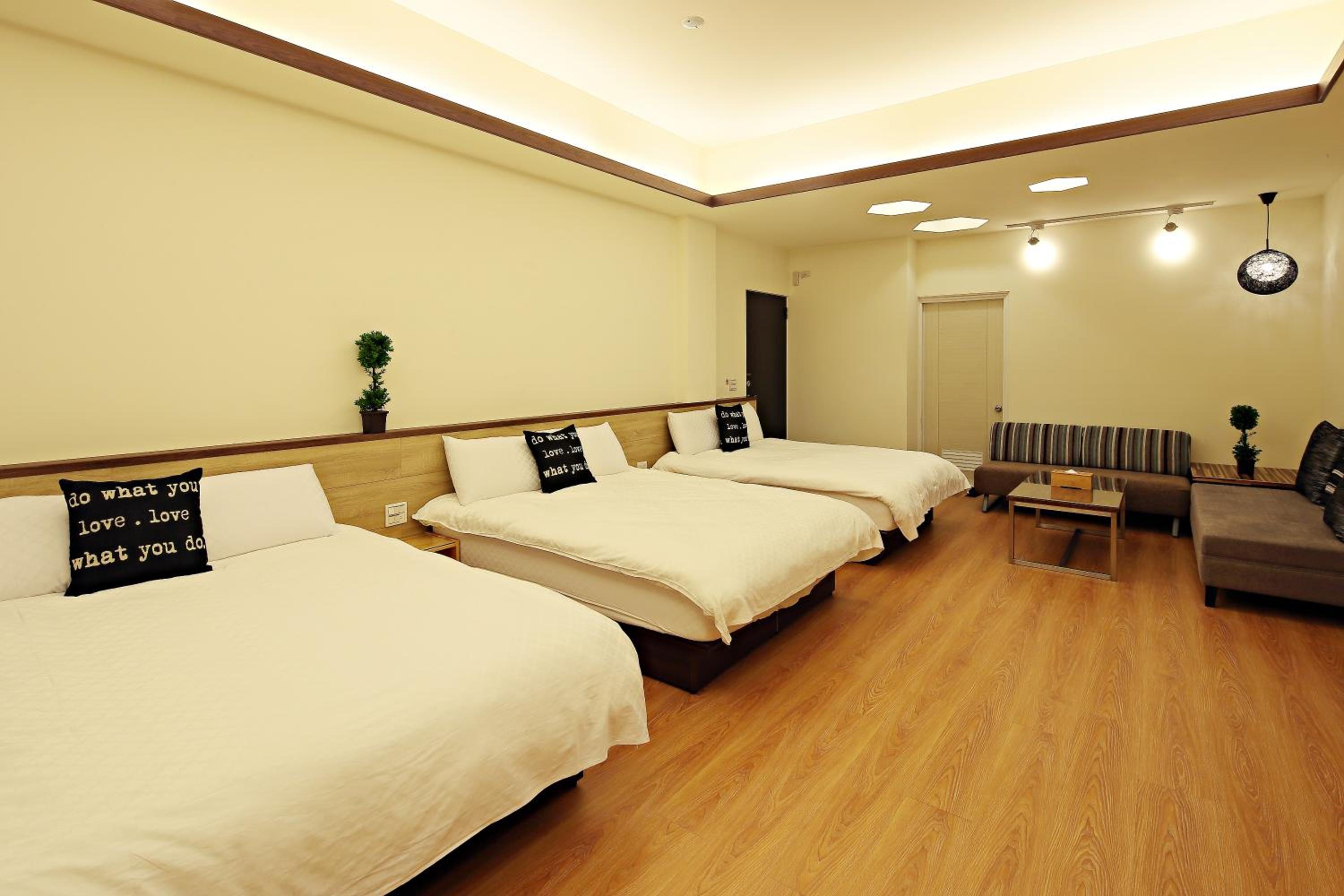Classic Room for 6