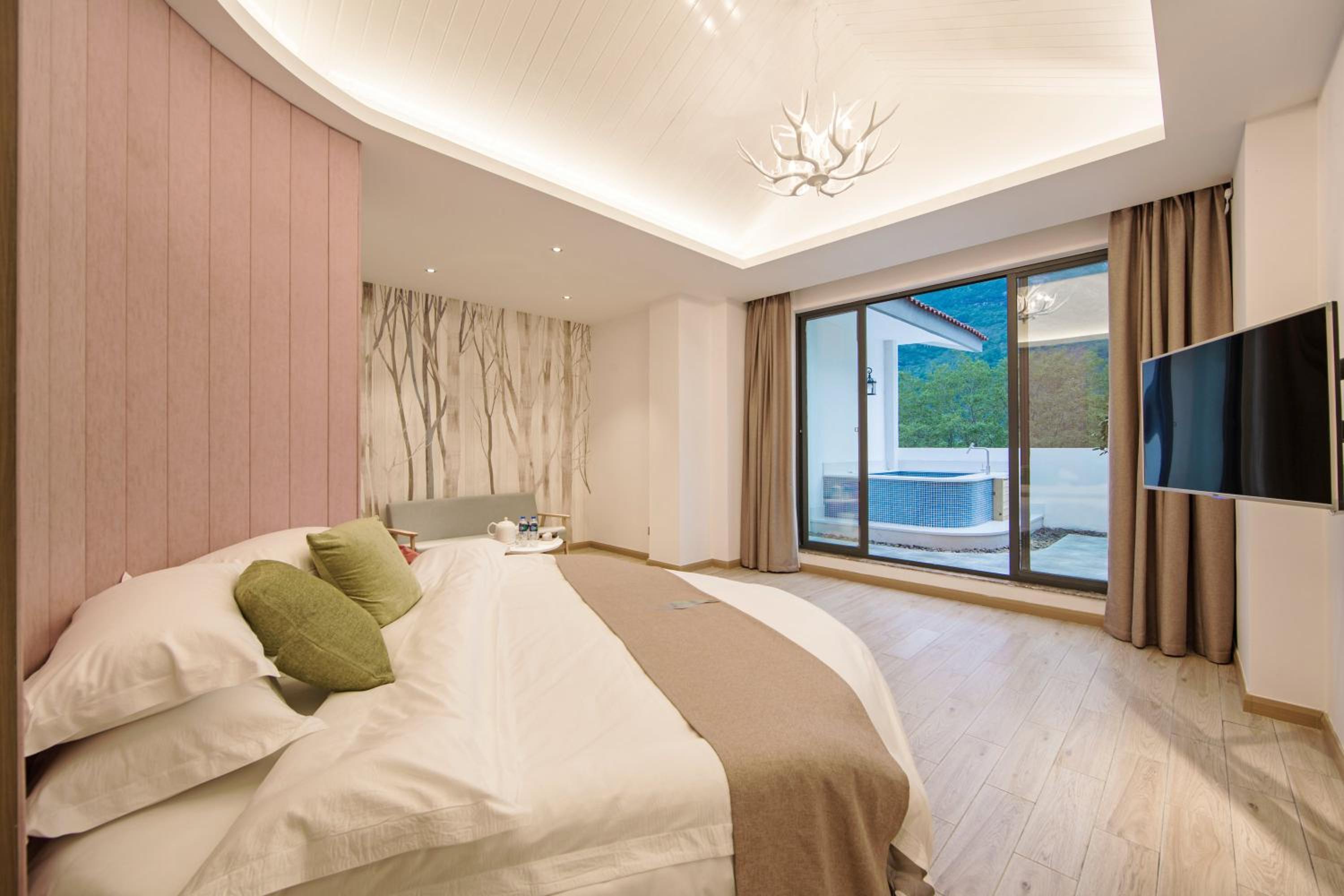 Queen Room with Spa Bath