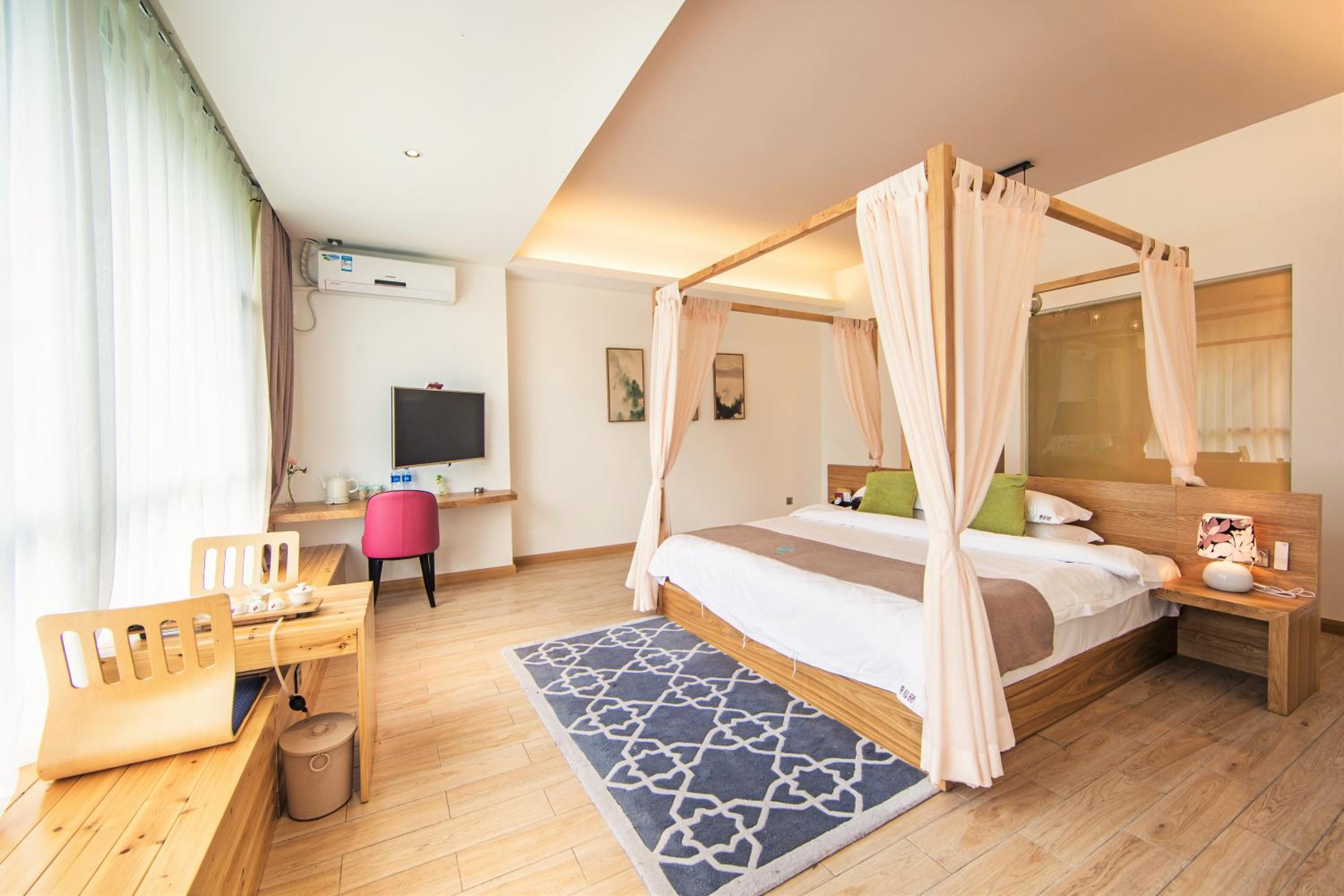 King Room with Mountain View