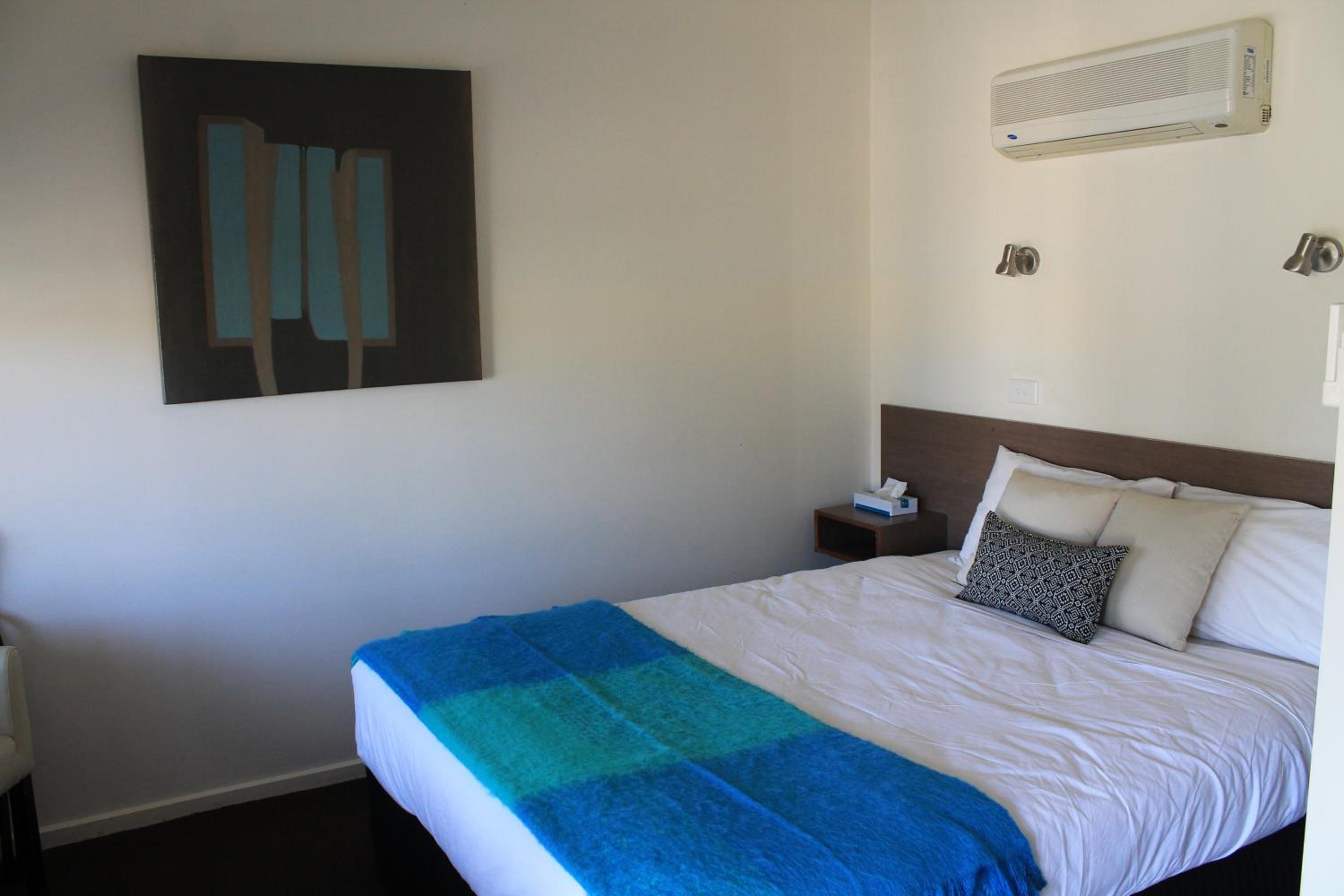 Queen Room photo 1