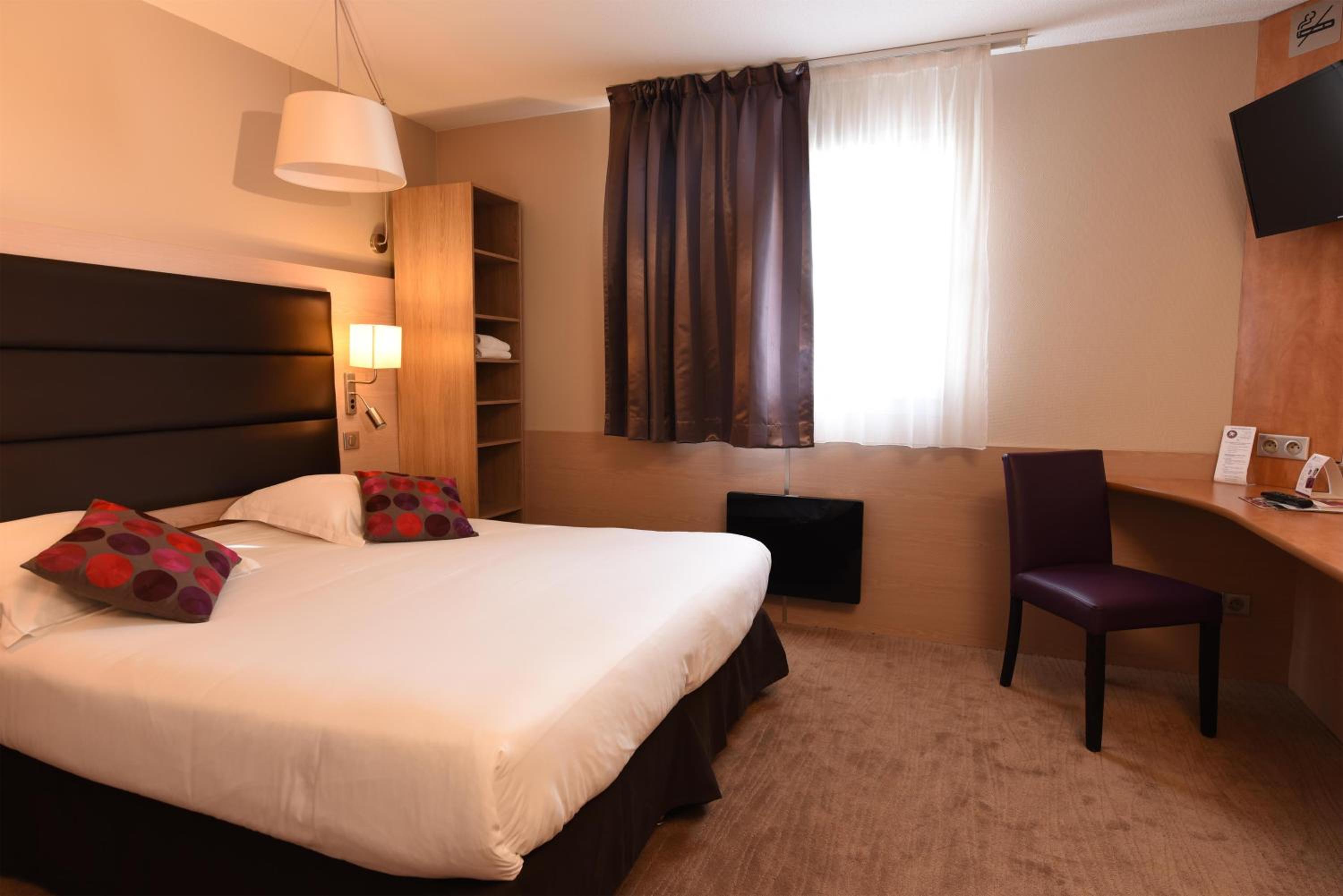 Standard Queen Room - Non-Smoking - Photo 2
