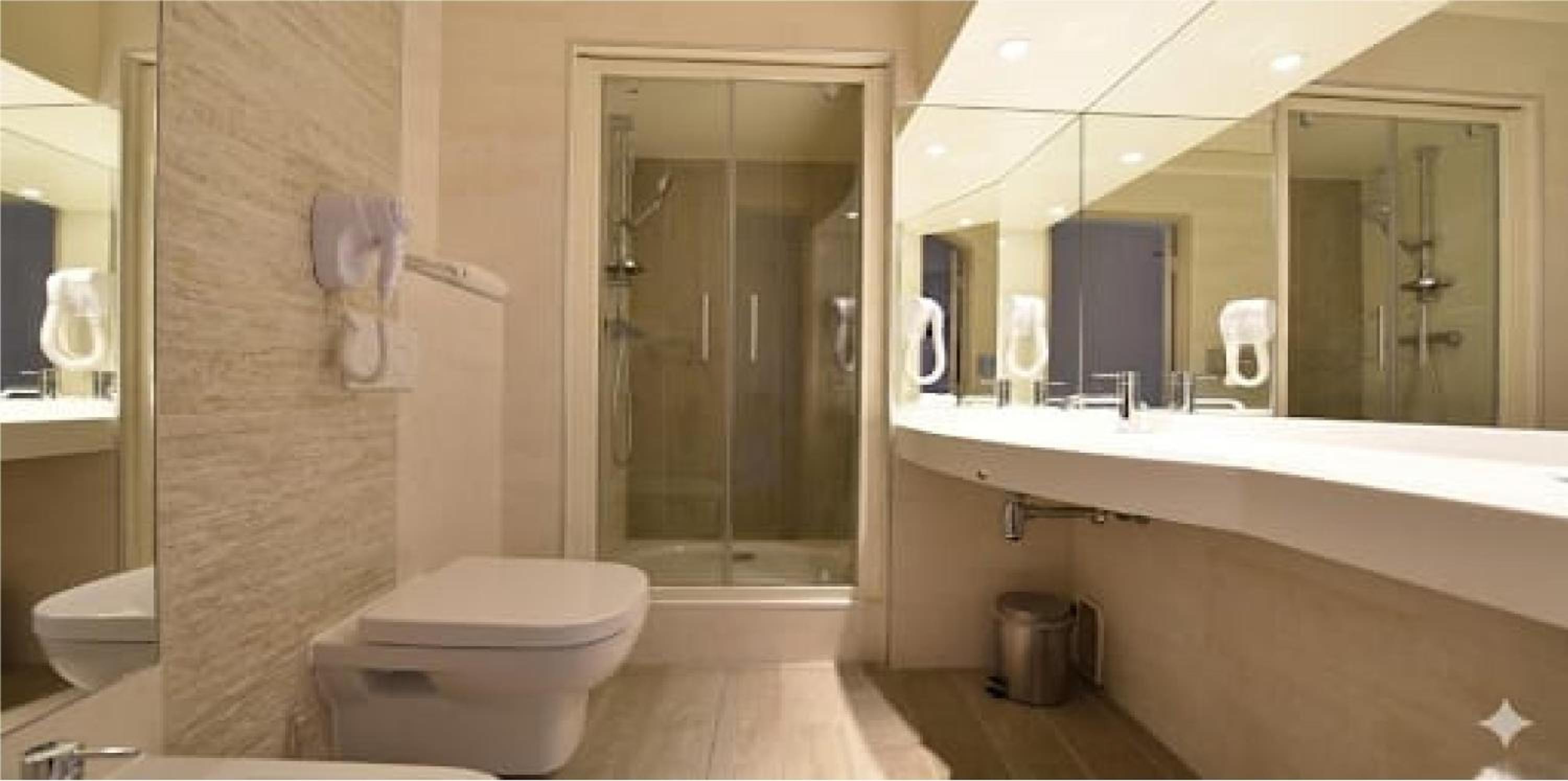 Standard Queen Room - Non-Smoking - Photo 4