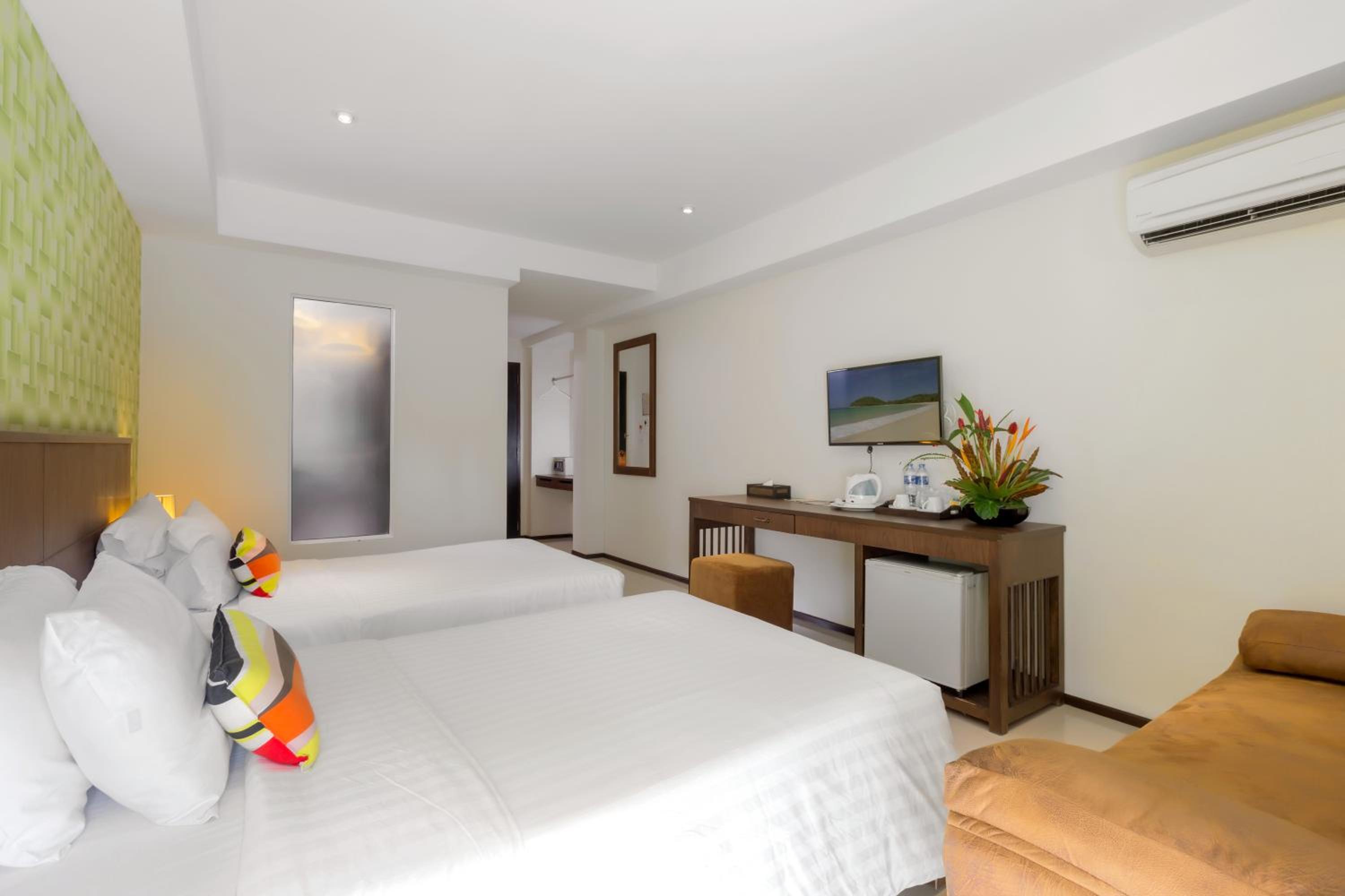 Deluxe Double Room - Photo 13