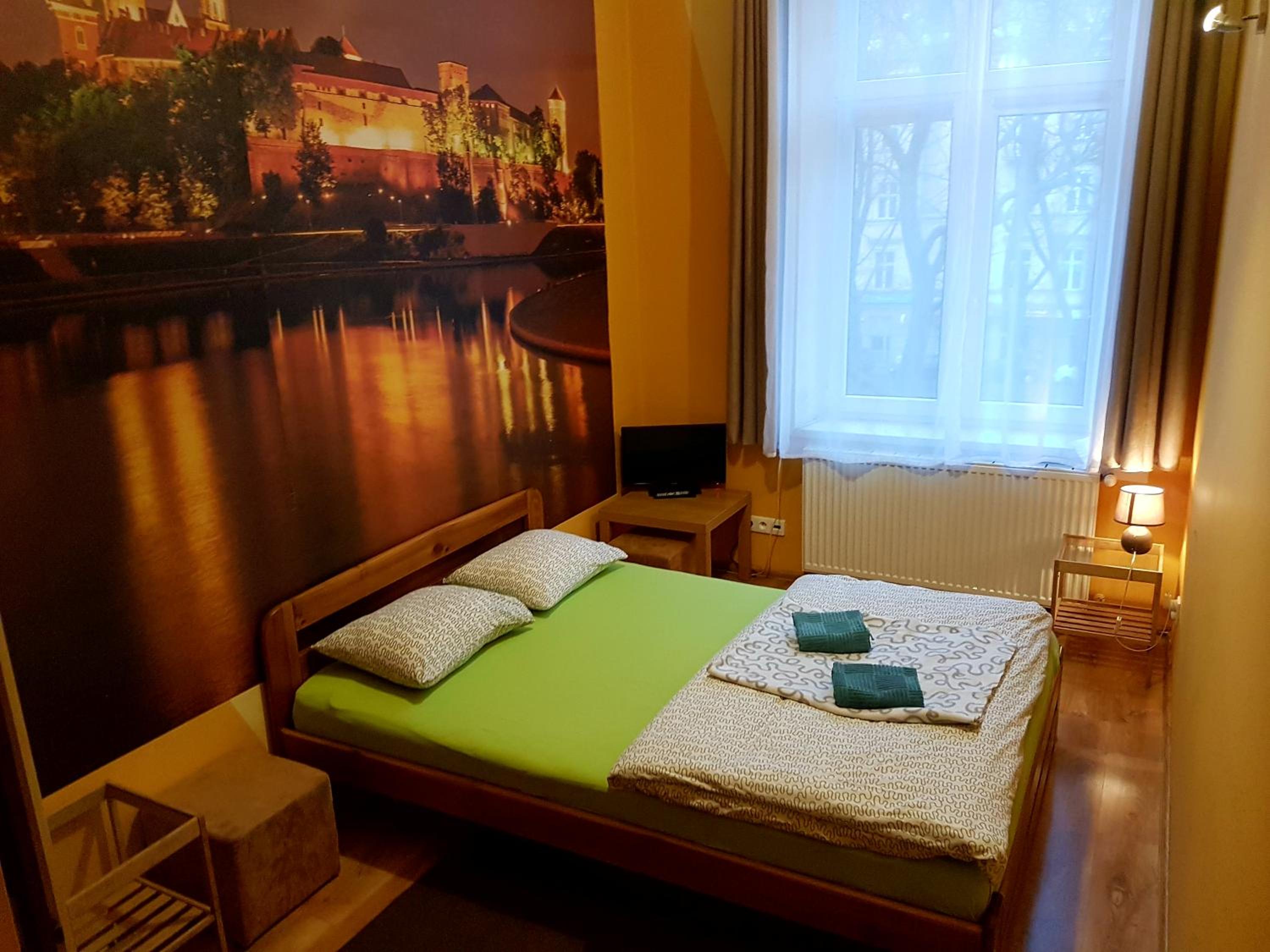 Double Room with Bathroom - Photo 6