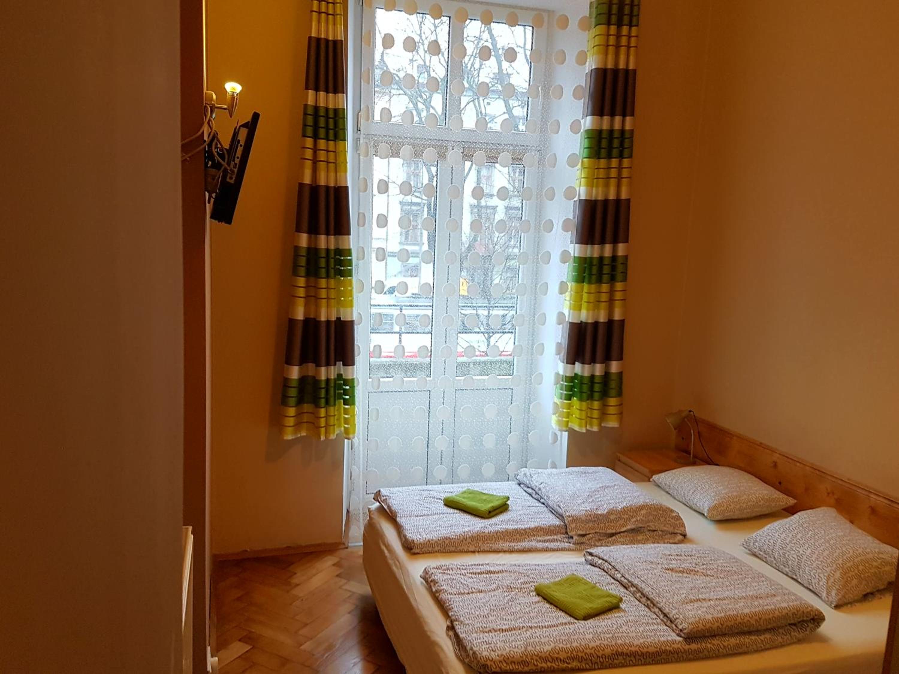 Double Room with Bathroom - Photo 9