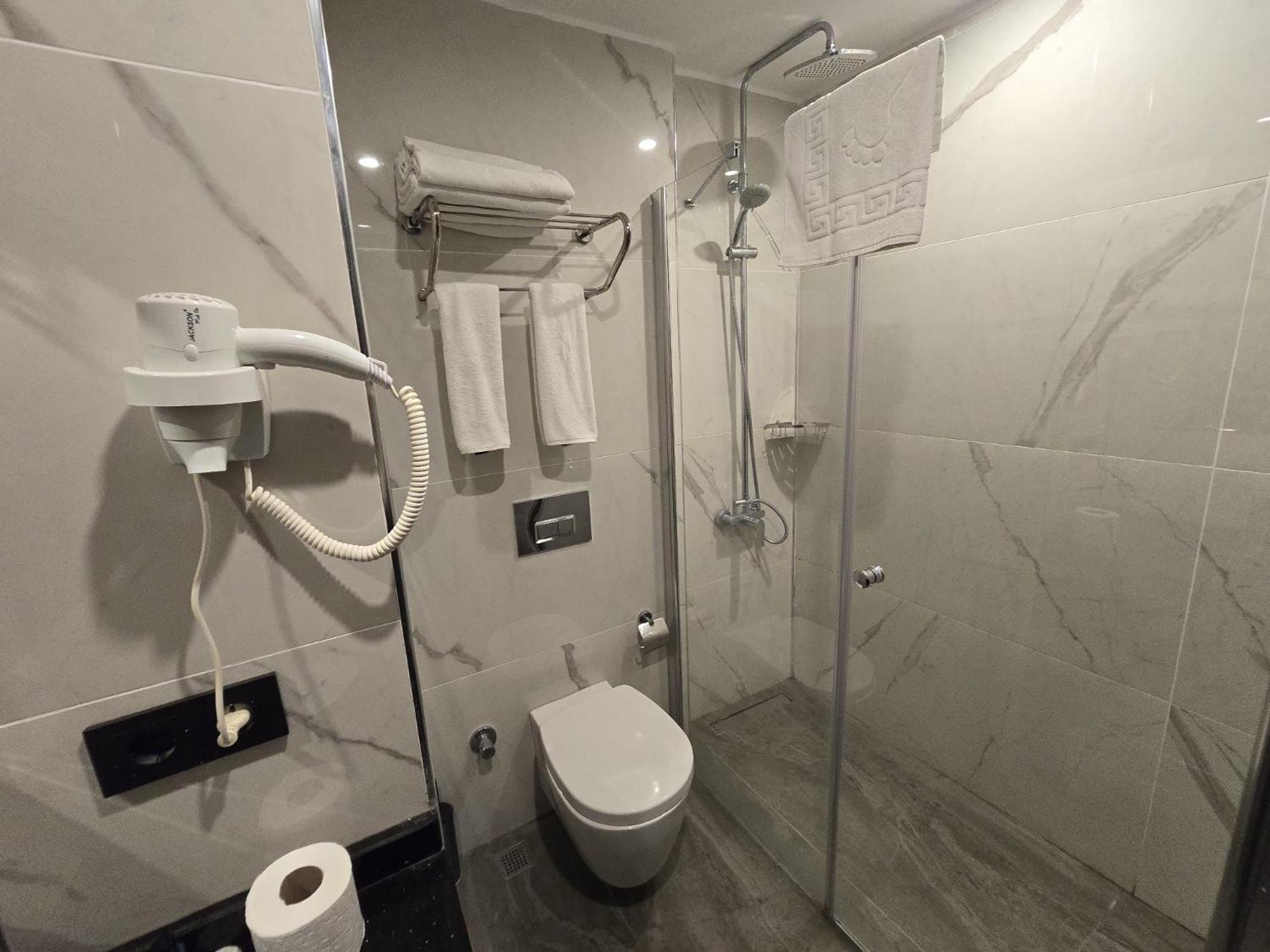Deluxe Triple Room photo 2