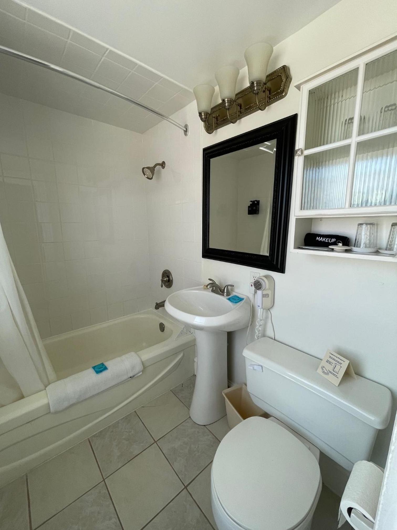 Family Room with Bath photo 3