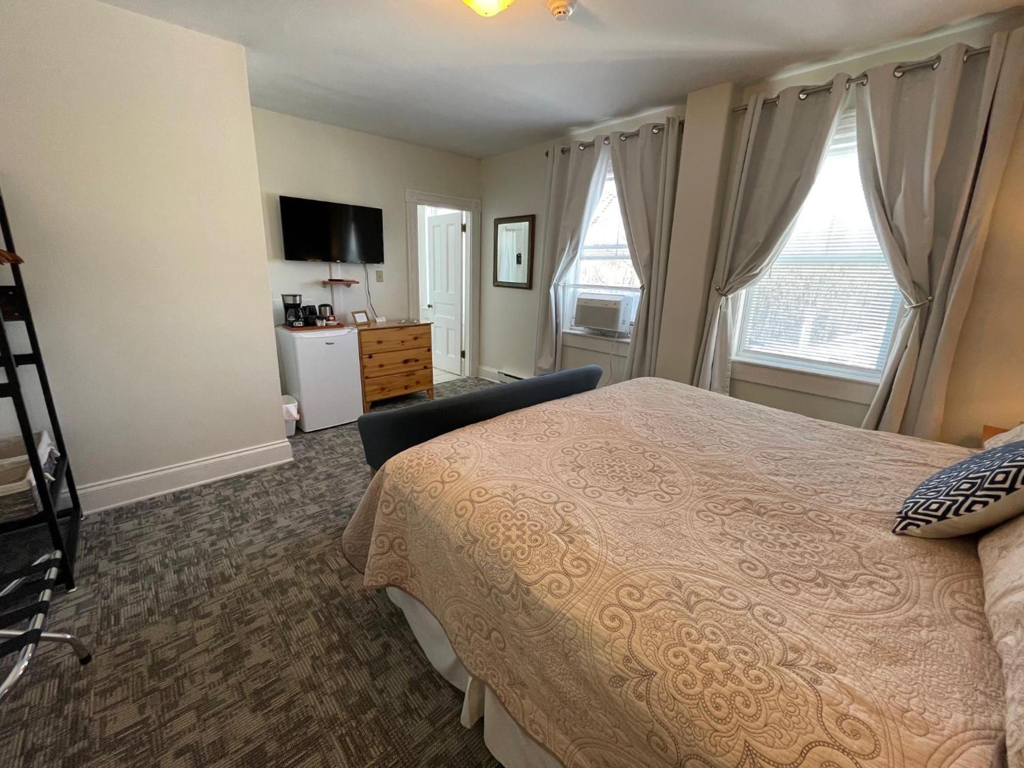 Deluxe King Room photo 2