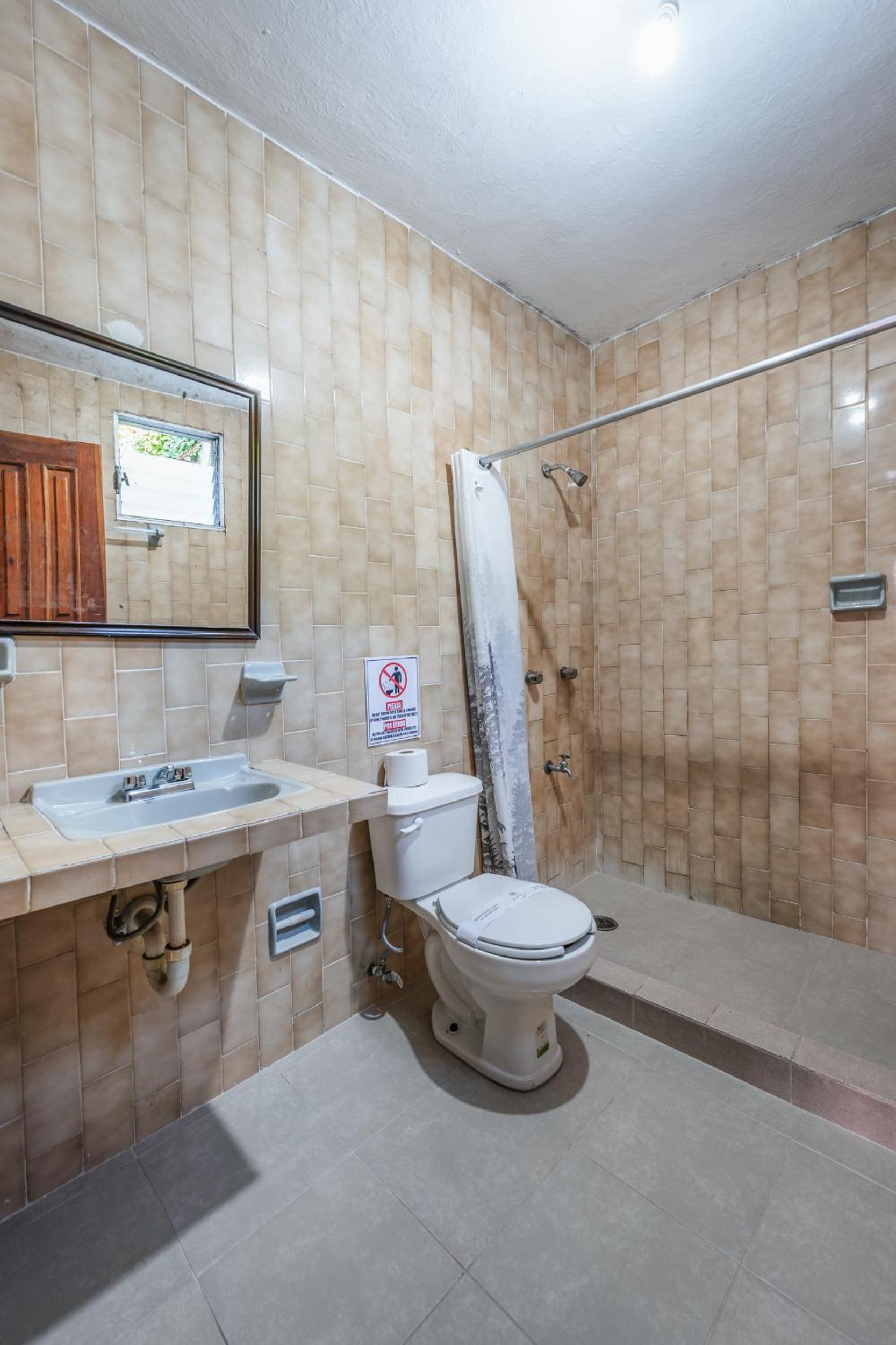 Quadruple Room - Photo 1
