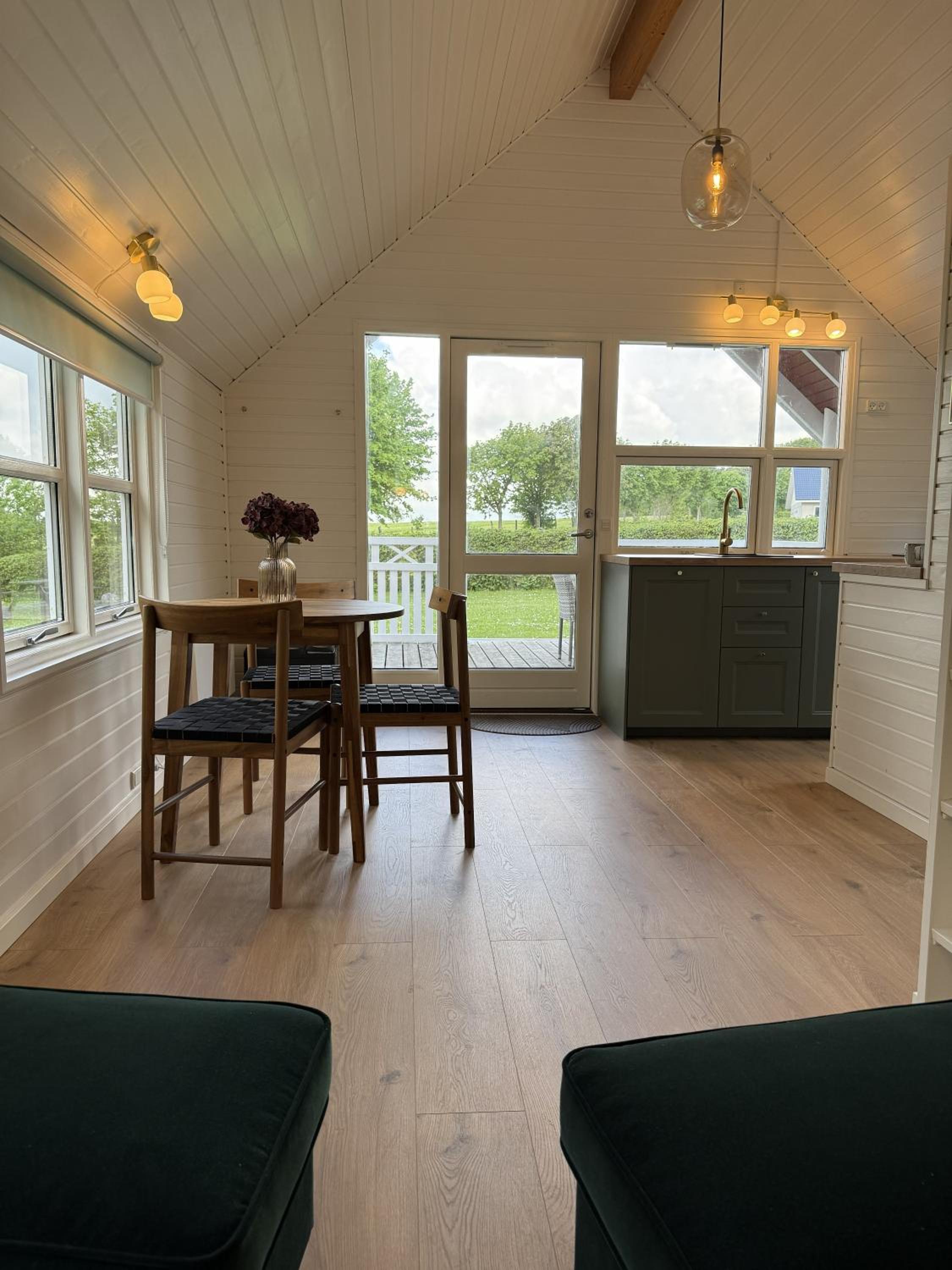 Superior Bungalow photo 1