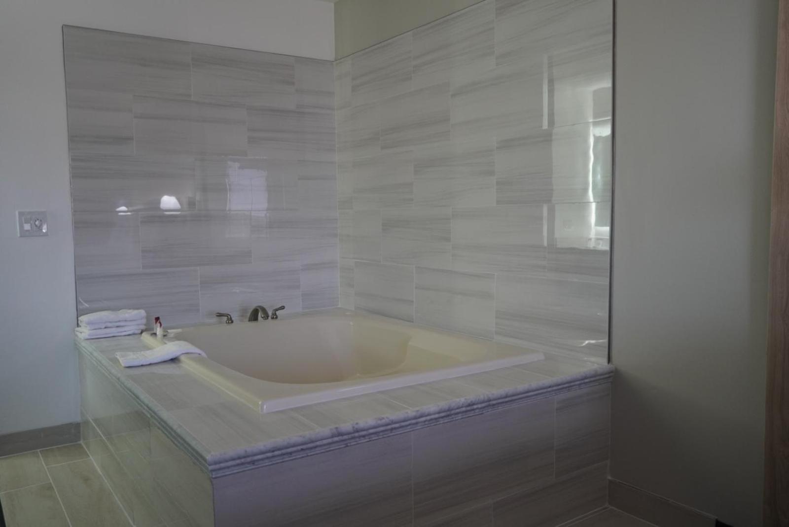 King Suite - Photo 1