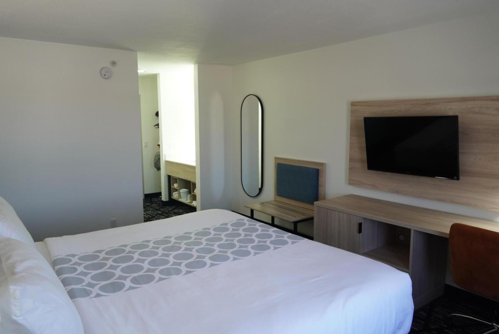 King Suite - Photo 2