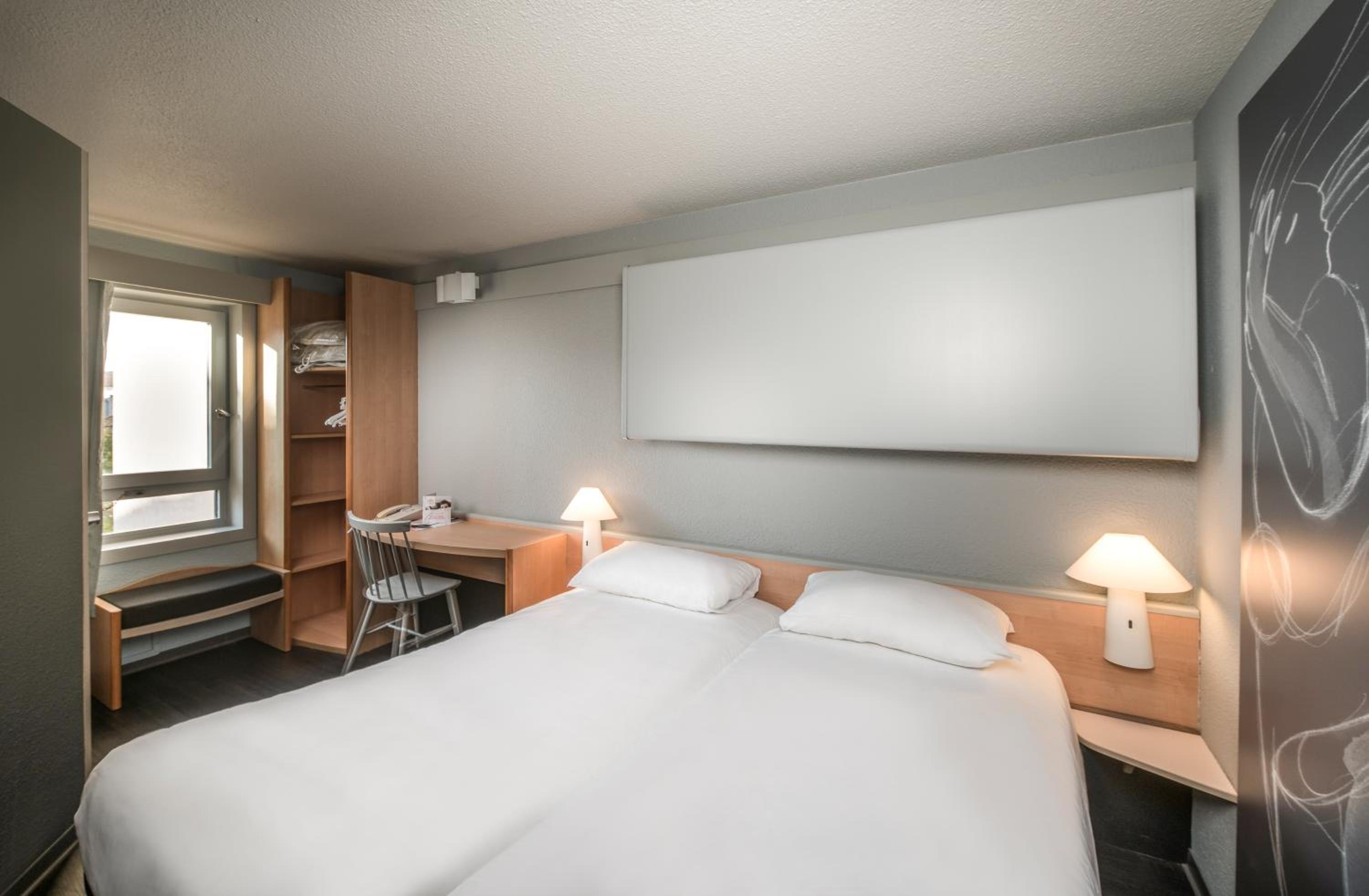Standard Double Room with Two Single Beds - Photo 1