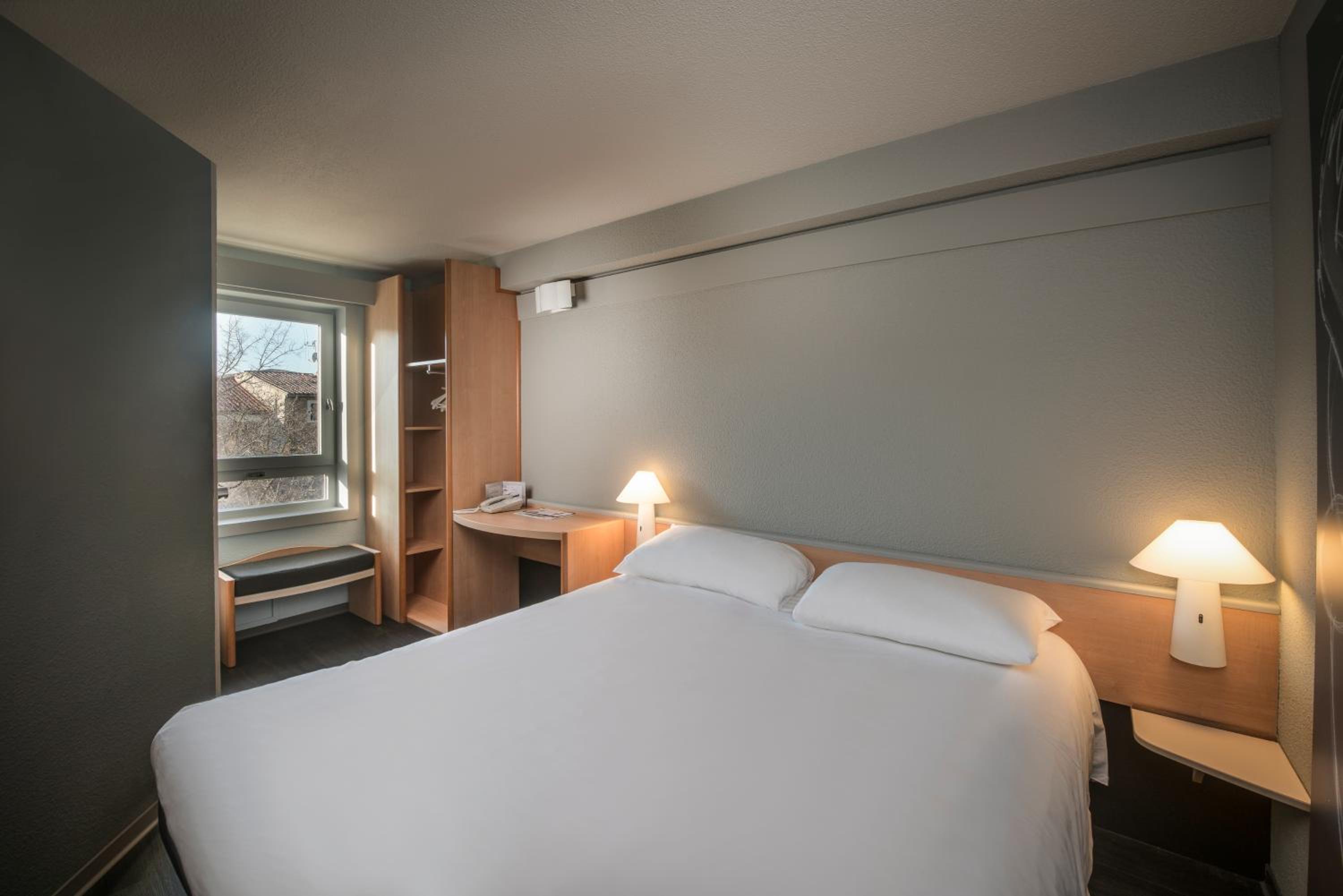 Standard Double Room with Double Bed - Photo 4