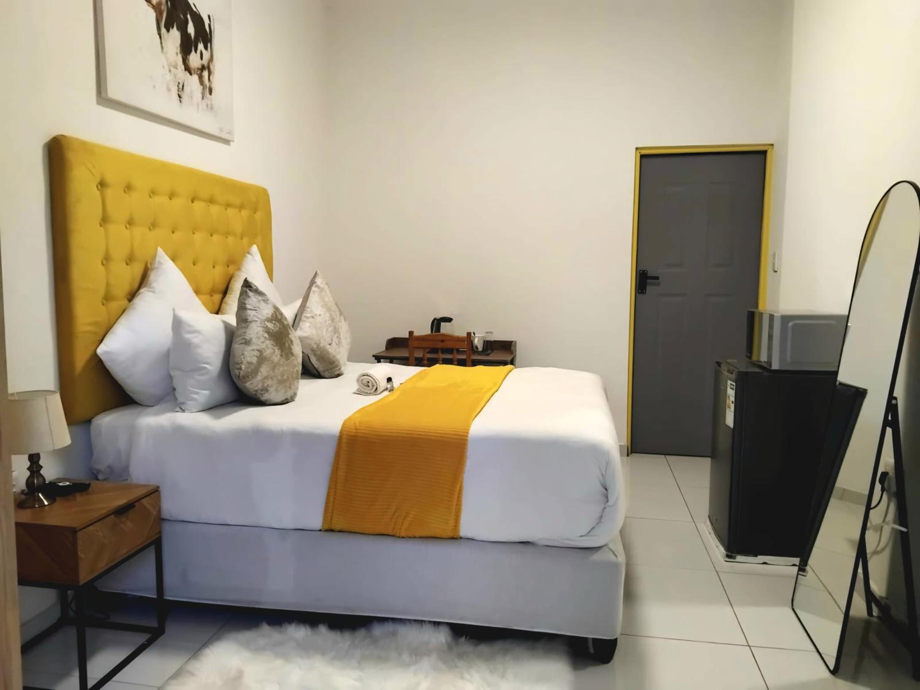 Budget Double Room photo 3