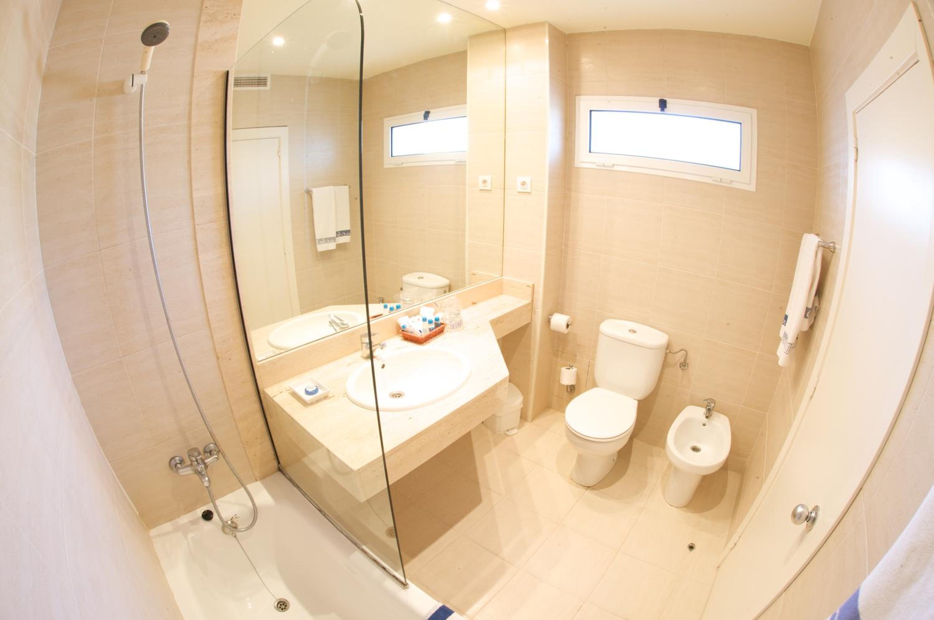 Twin Room - Photo 7