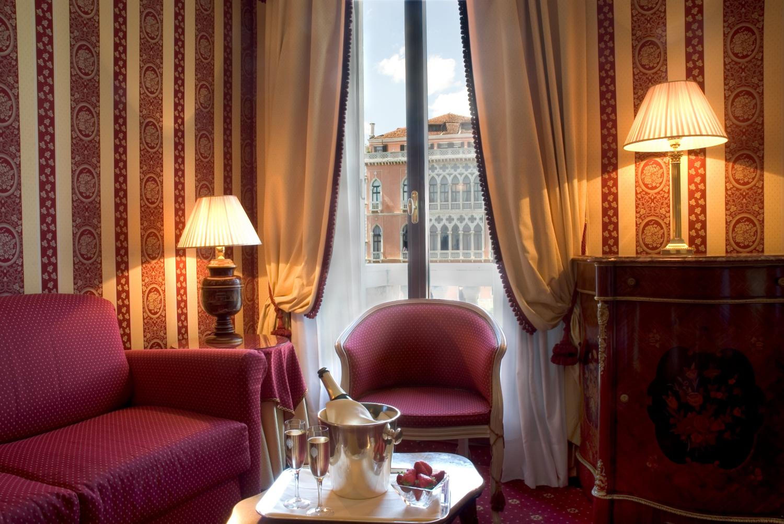 Exclusive Junior Suite Grand Canal View photo 3