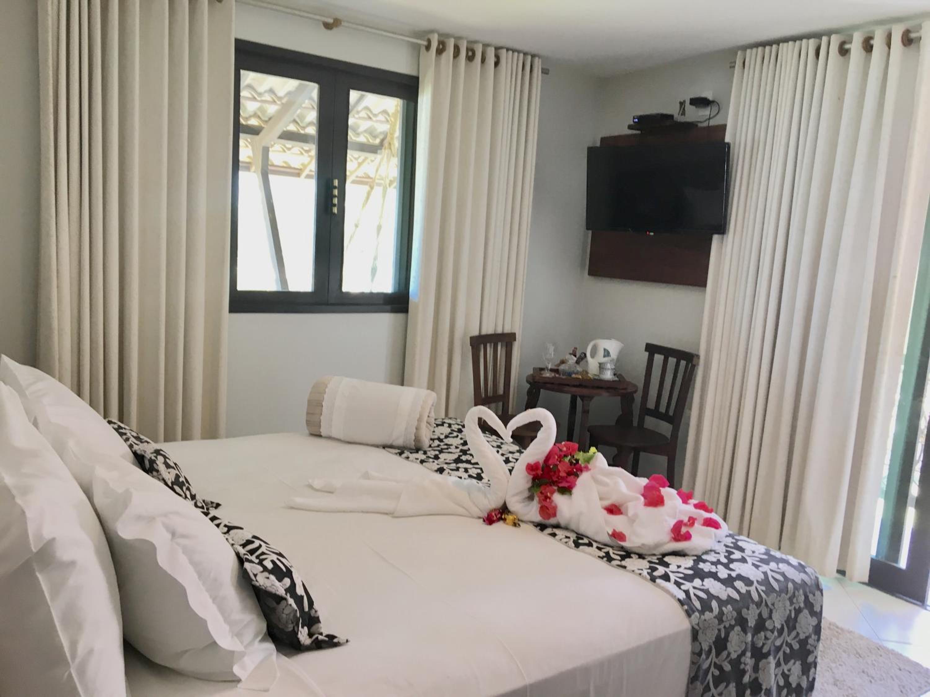 Deluxe Double Room with Balcony and Side Sea View photo 1