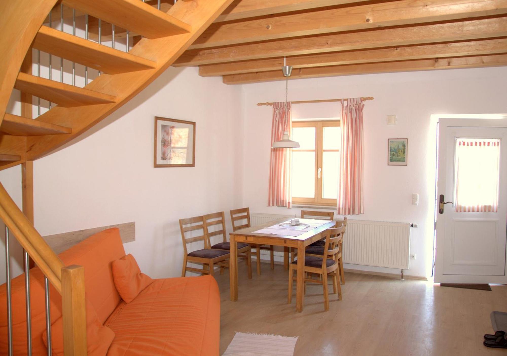 Apartment - Split Level - Photo 3