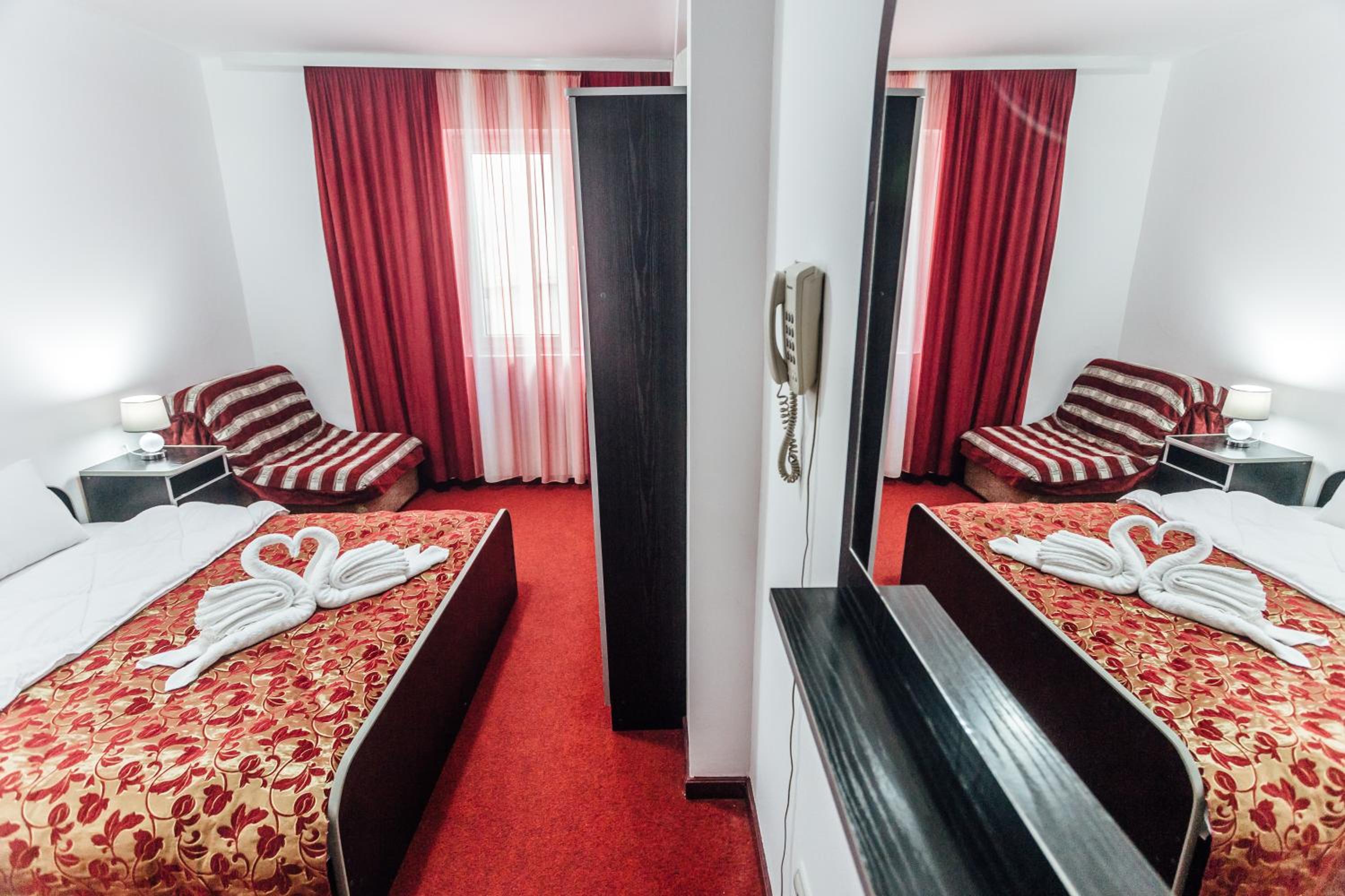 Economy Triple Room - Photo 3