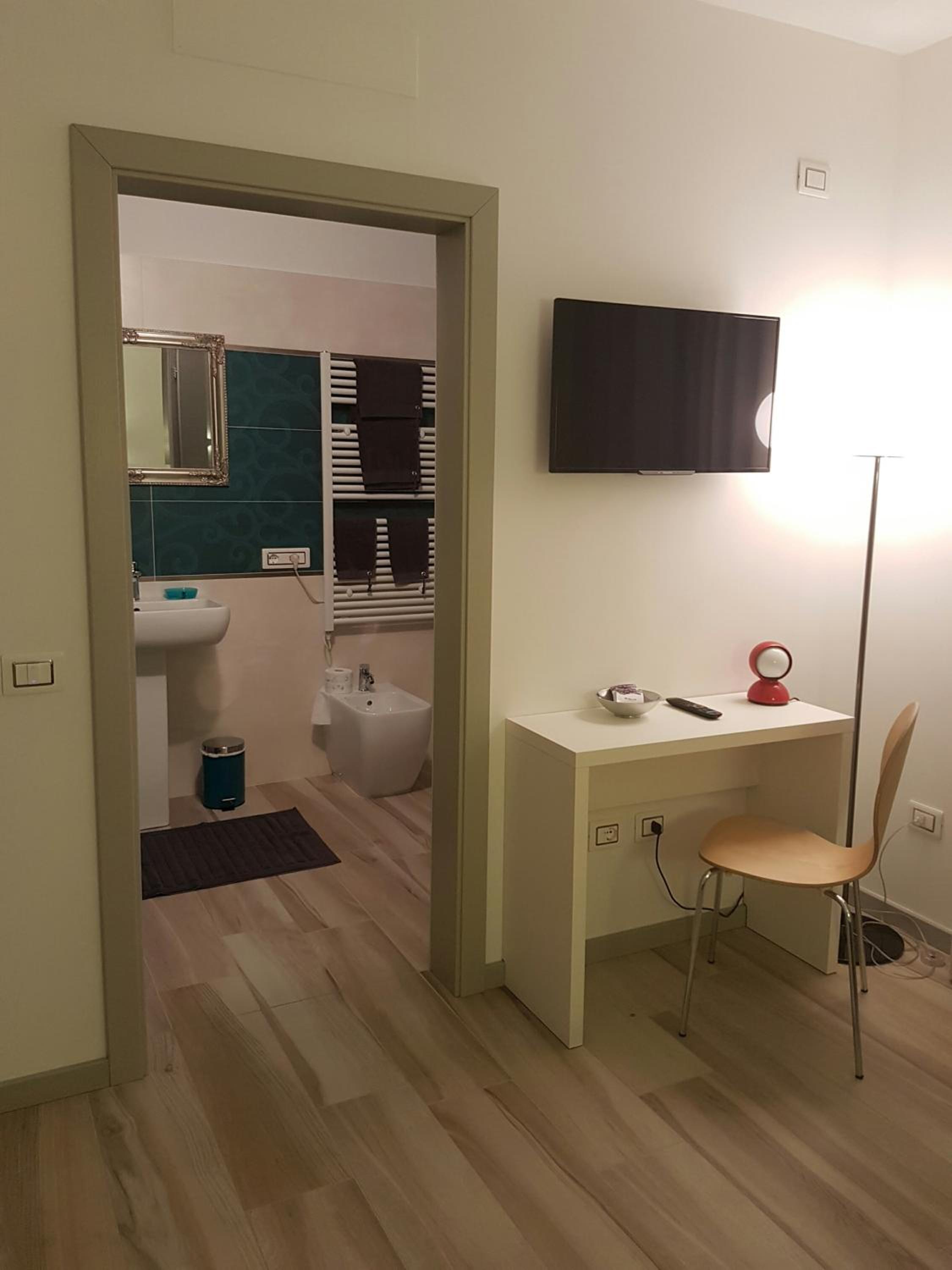 Double Room - Photo 8