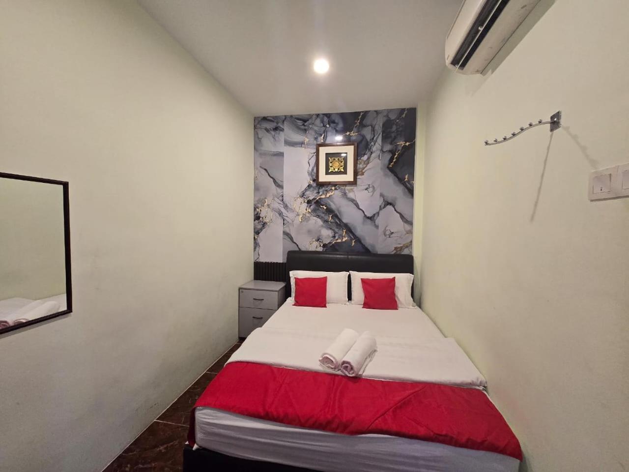Deluxe Queen Room - Photo 2