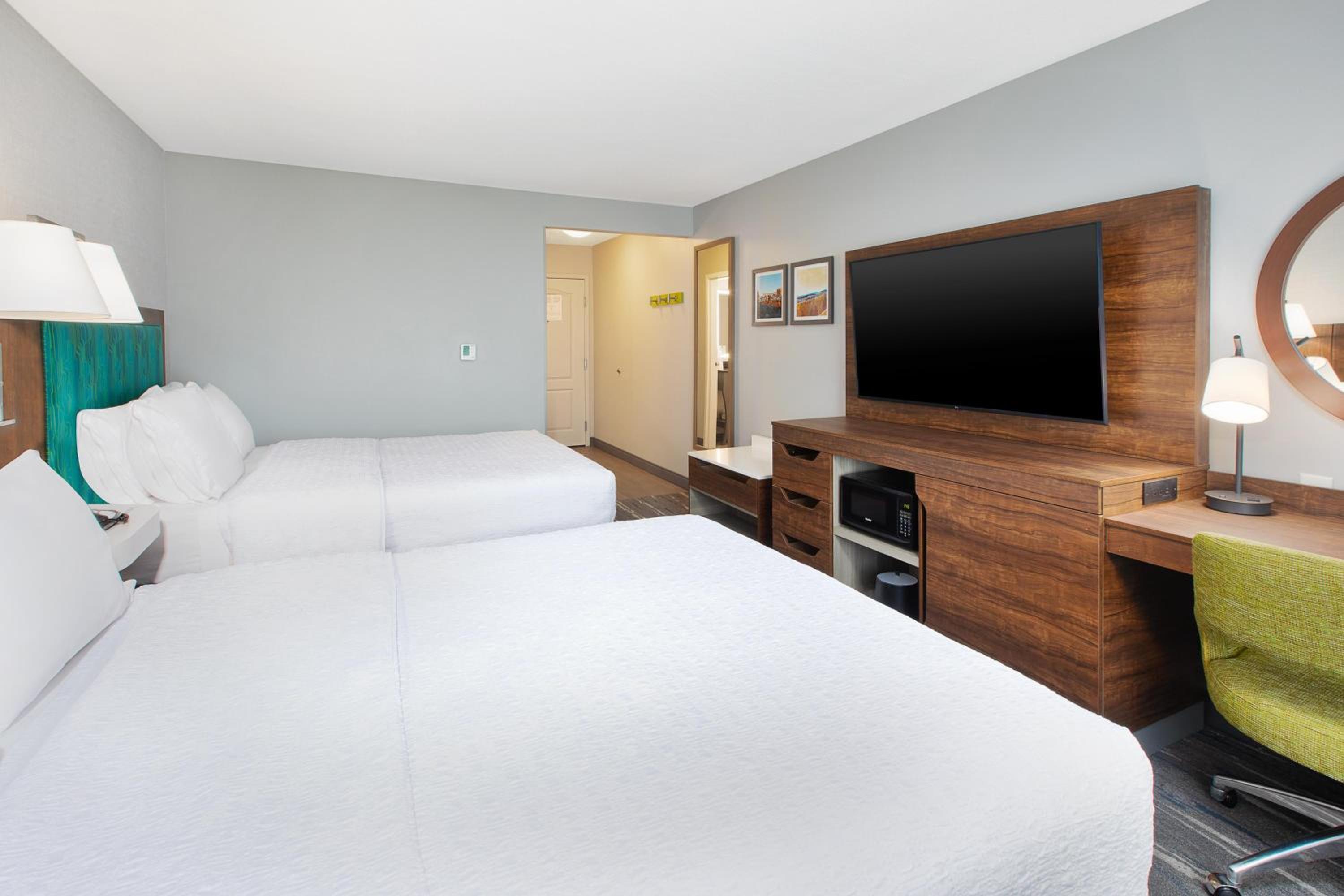 Room with Two Queen Beds - Non-Smoking - Photo 1