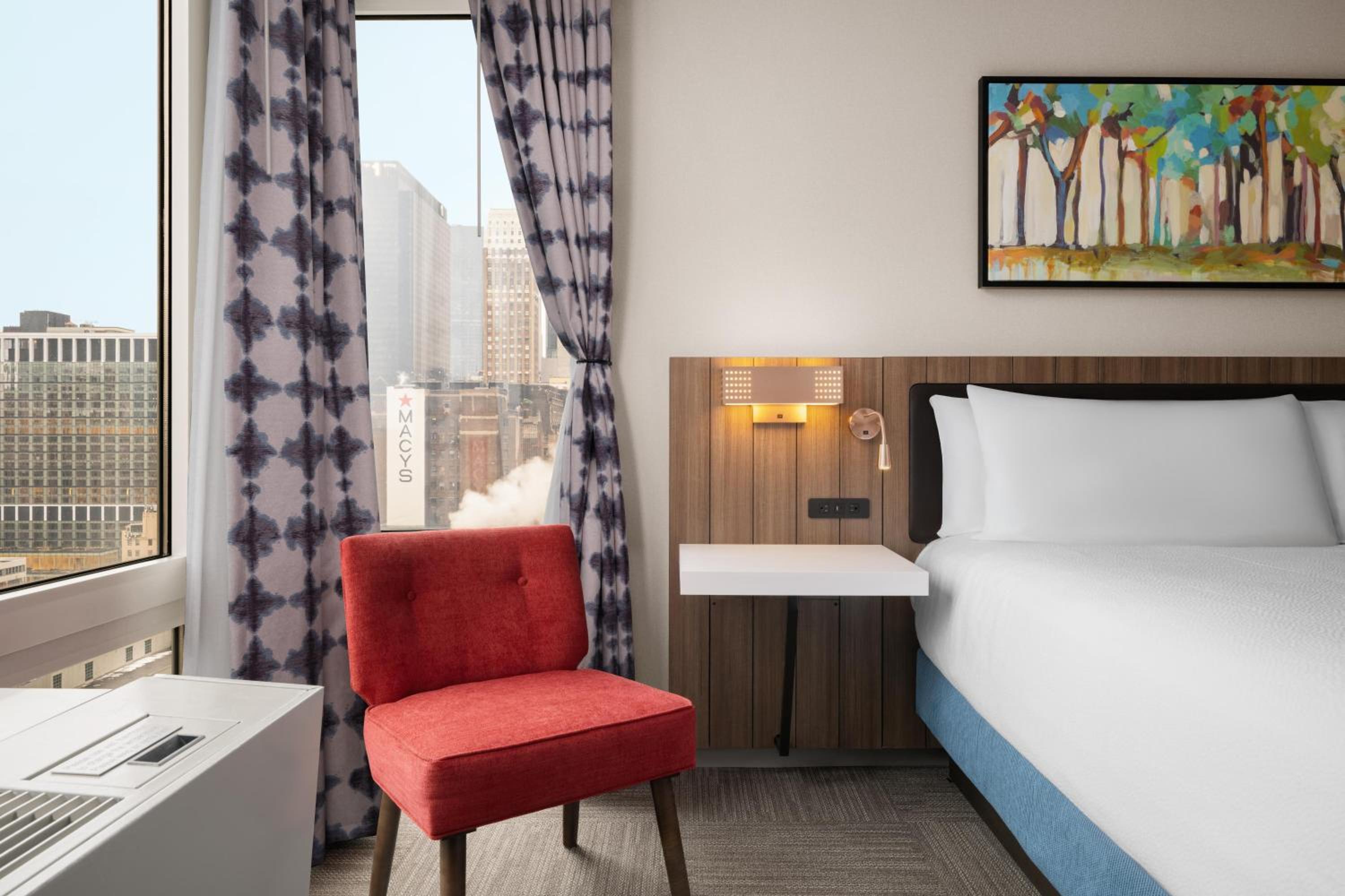 King Corner Room with City View thumbnail 5