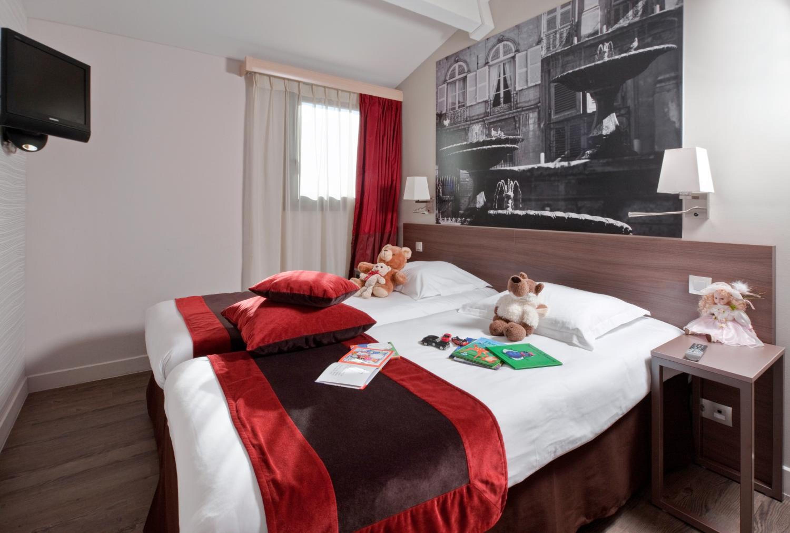 Two-Bedroom Apartment (6 Adults) - Photo 5