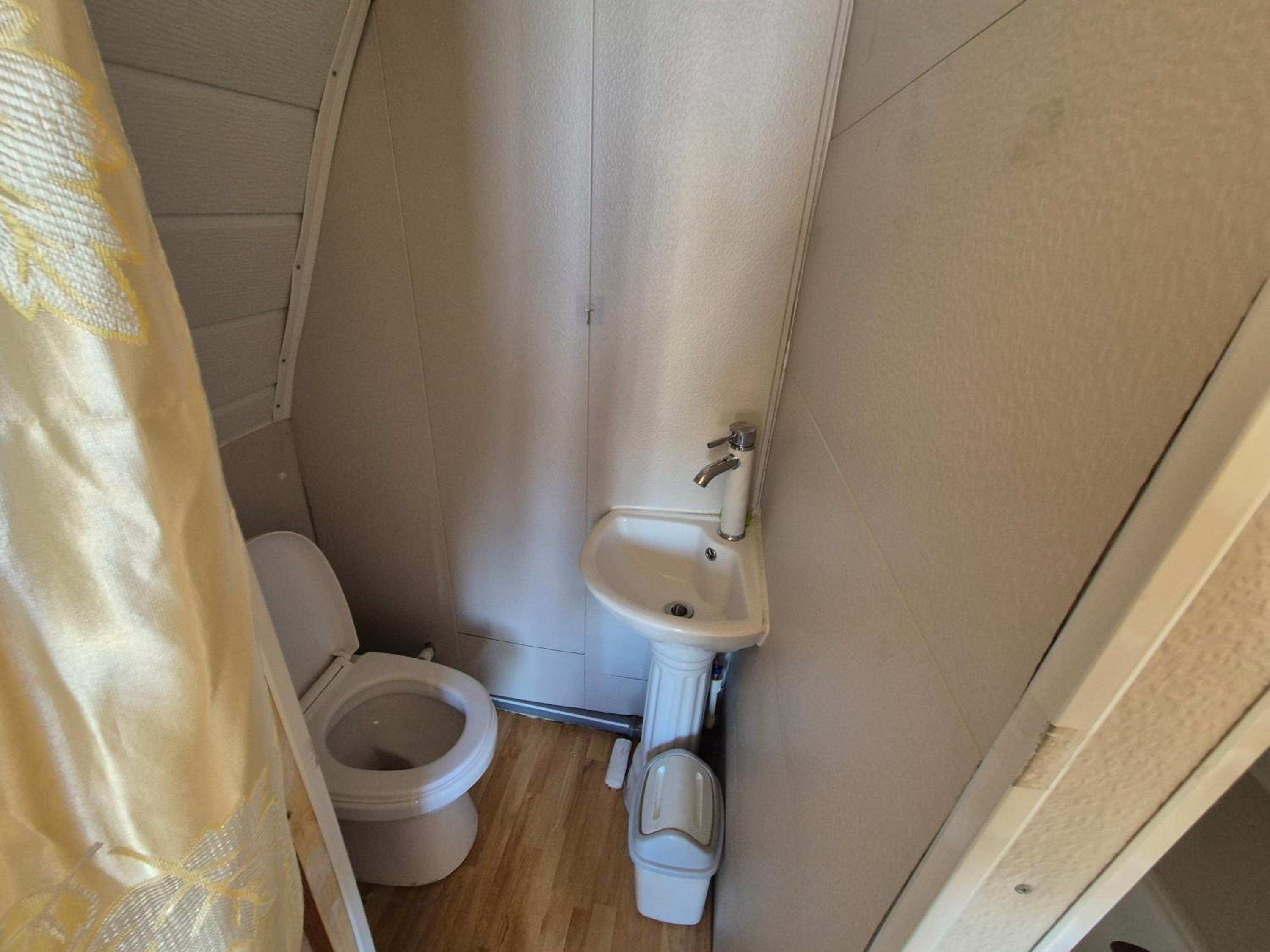 Small Single Room photo 2