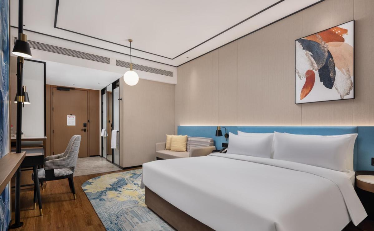 Superior King Room with Sofa Bed photo 2