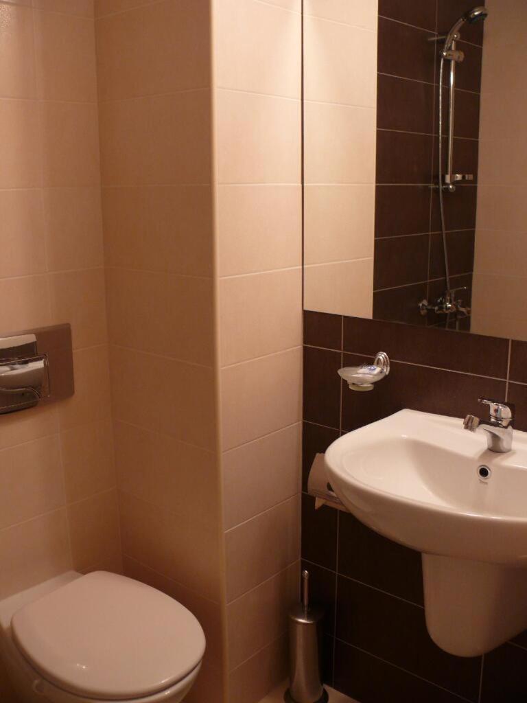 Double or Twin Room with Balcony photo 3