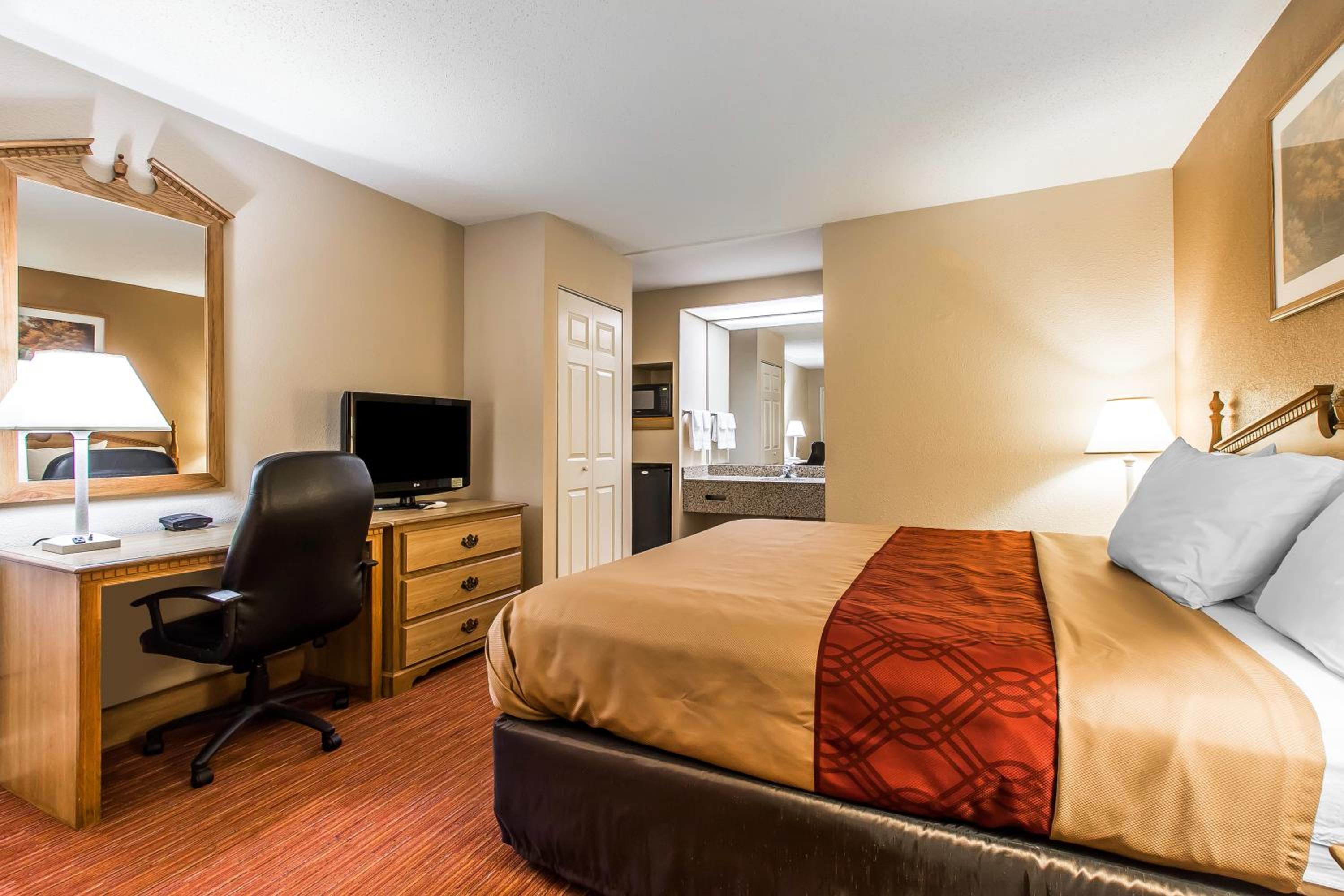 King Room - Non-Smoking - Photo 1