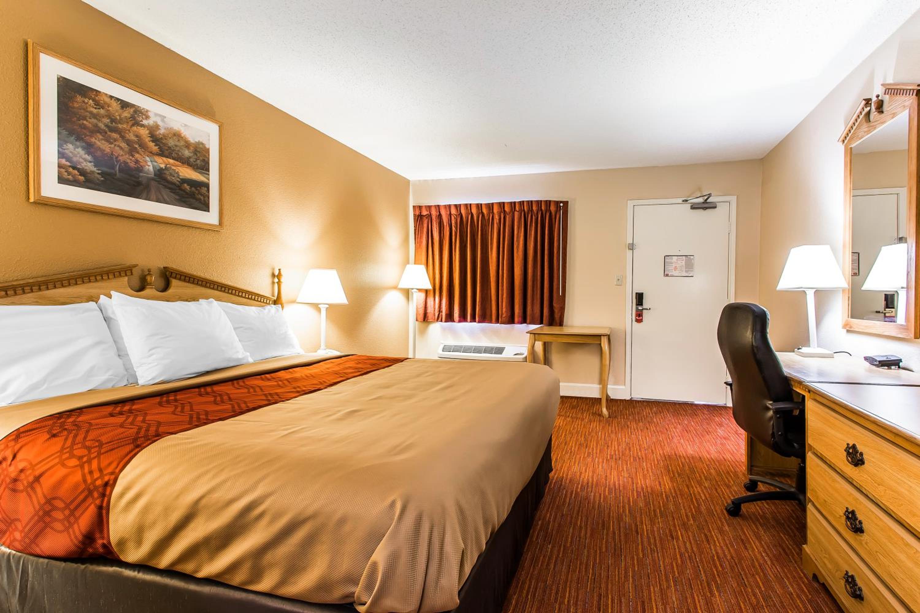 King Room - Non-Smoking - Photo 2