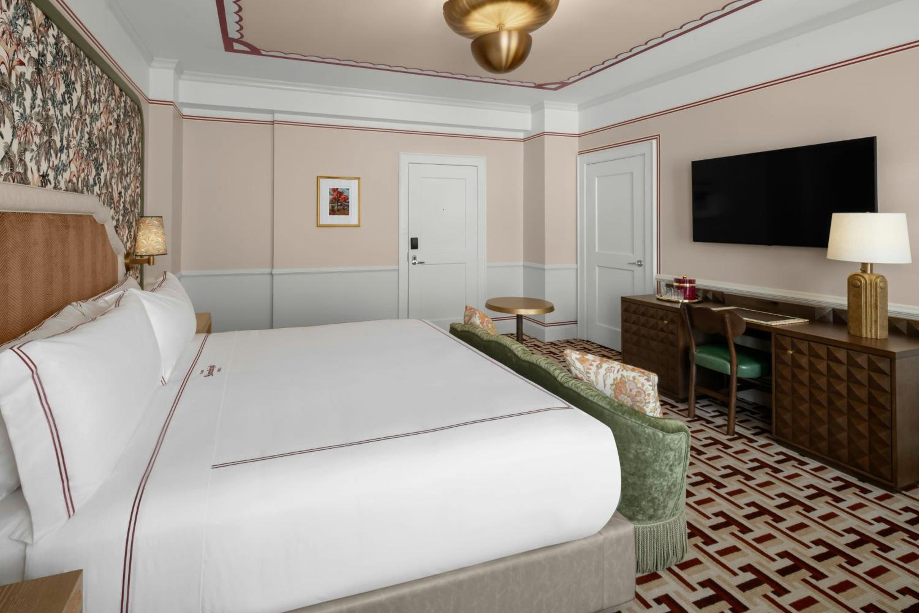 Deluxe King Room - Photo 3